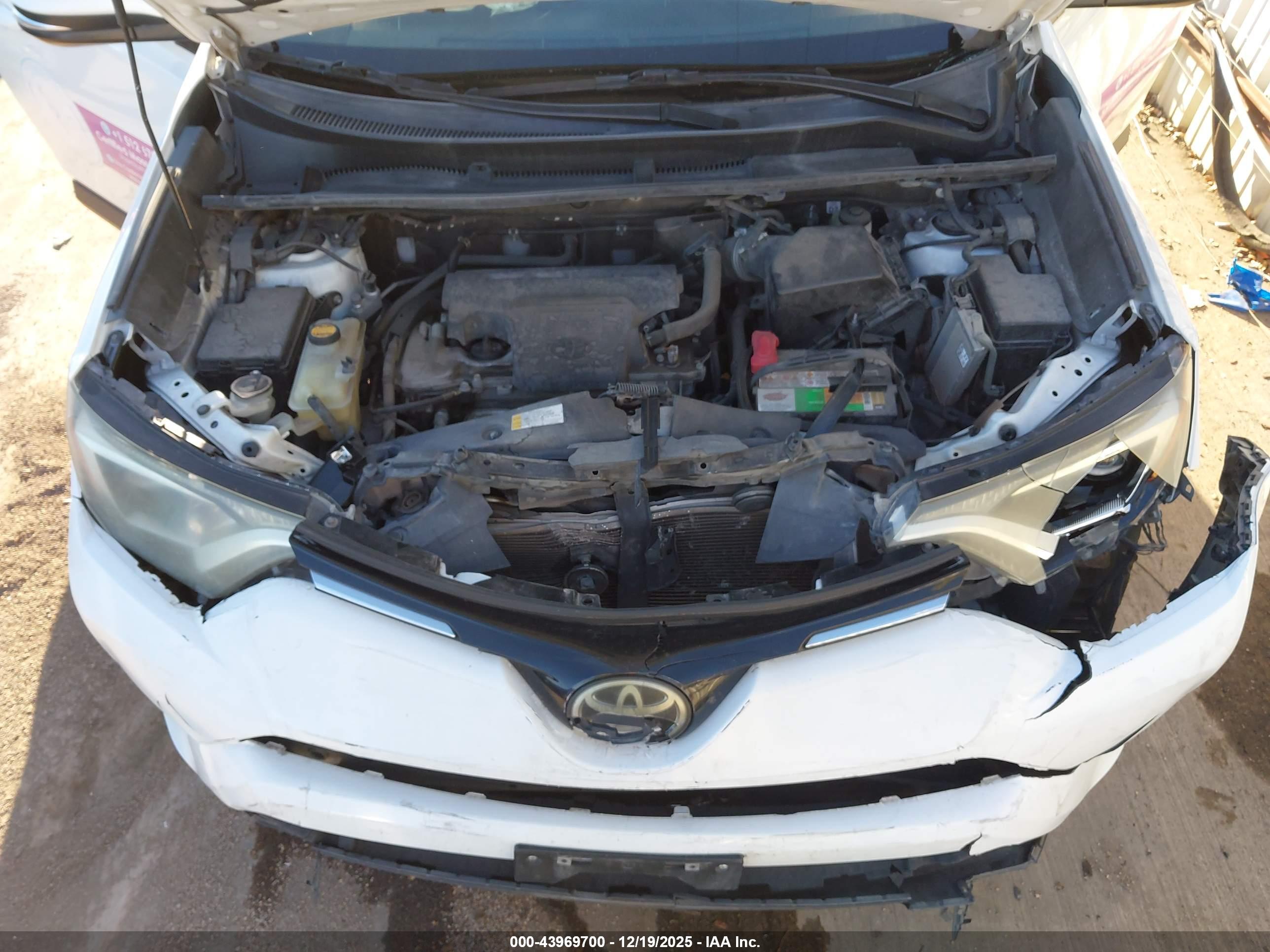 TOYOTA RAV4 image 10