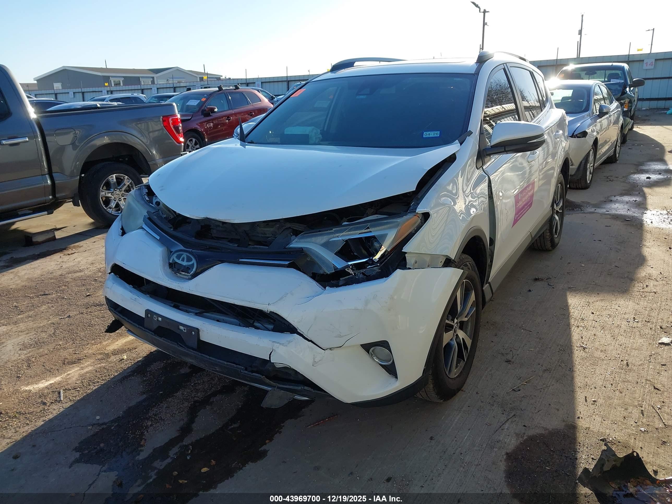 TOYOTA RAV4 image 2
