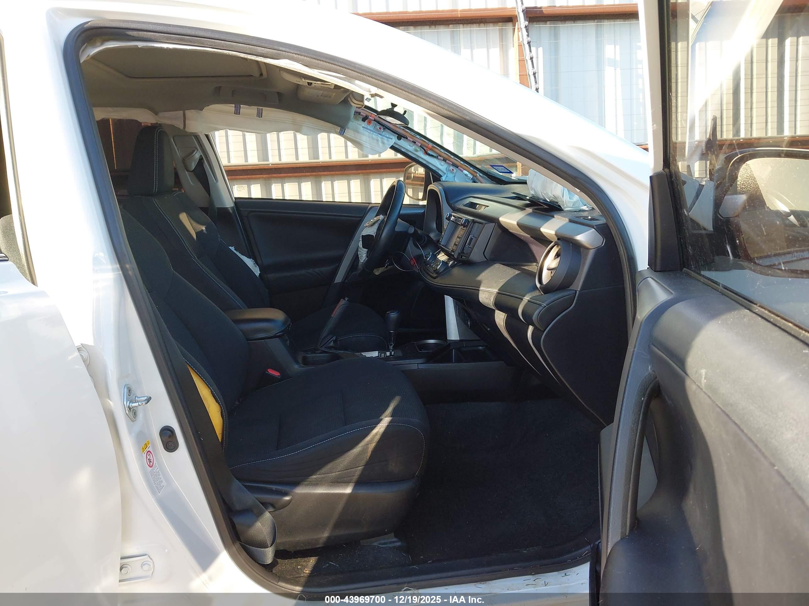 TOYOTA RAV4 image 5