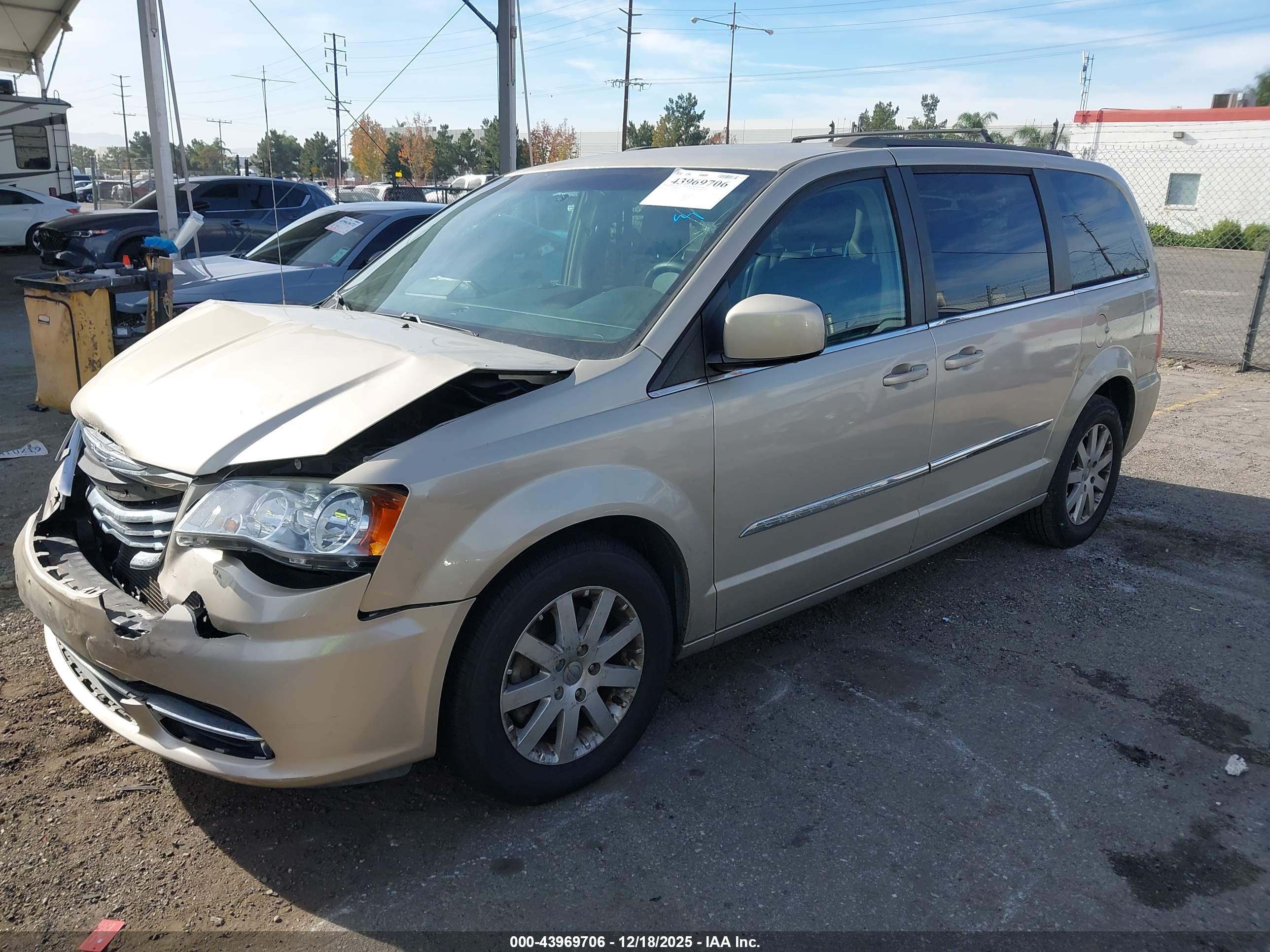 CHRYSLER TOWN image 2