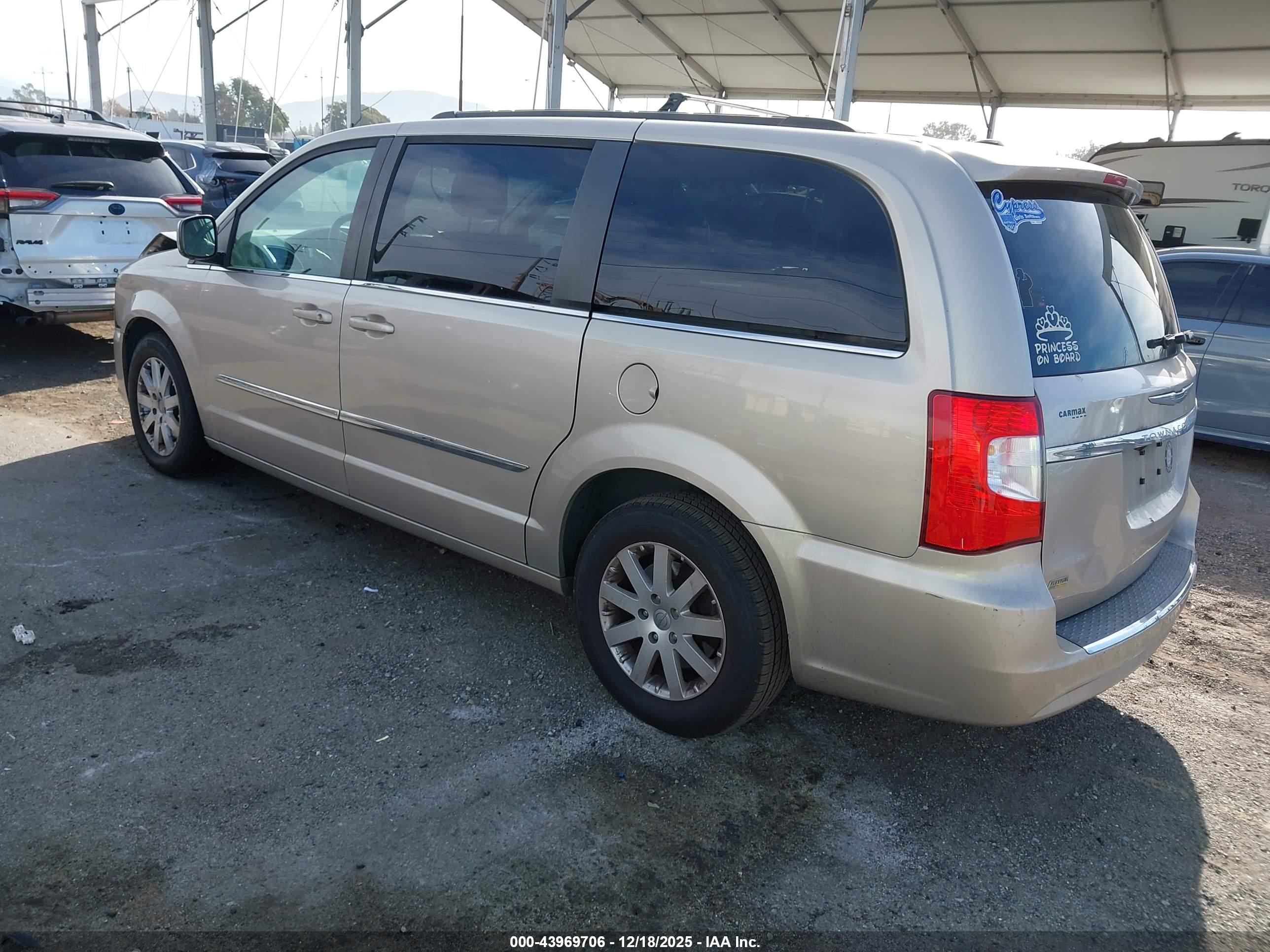 CHRYSLER TOWN image 3