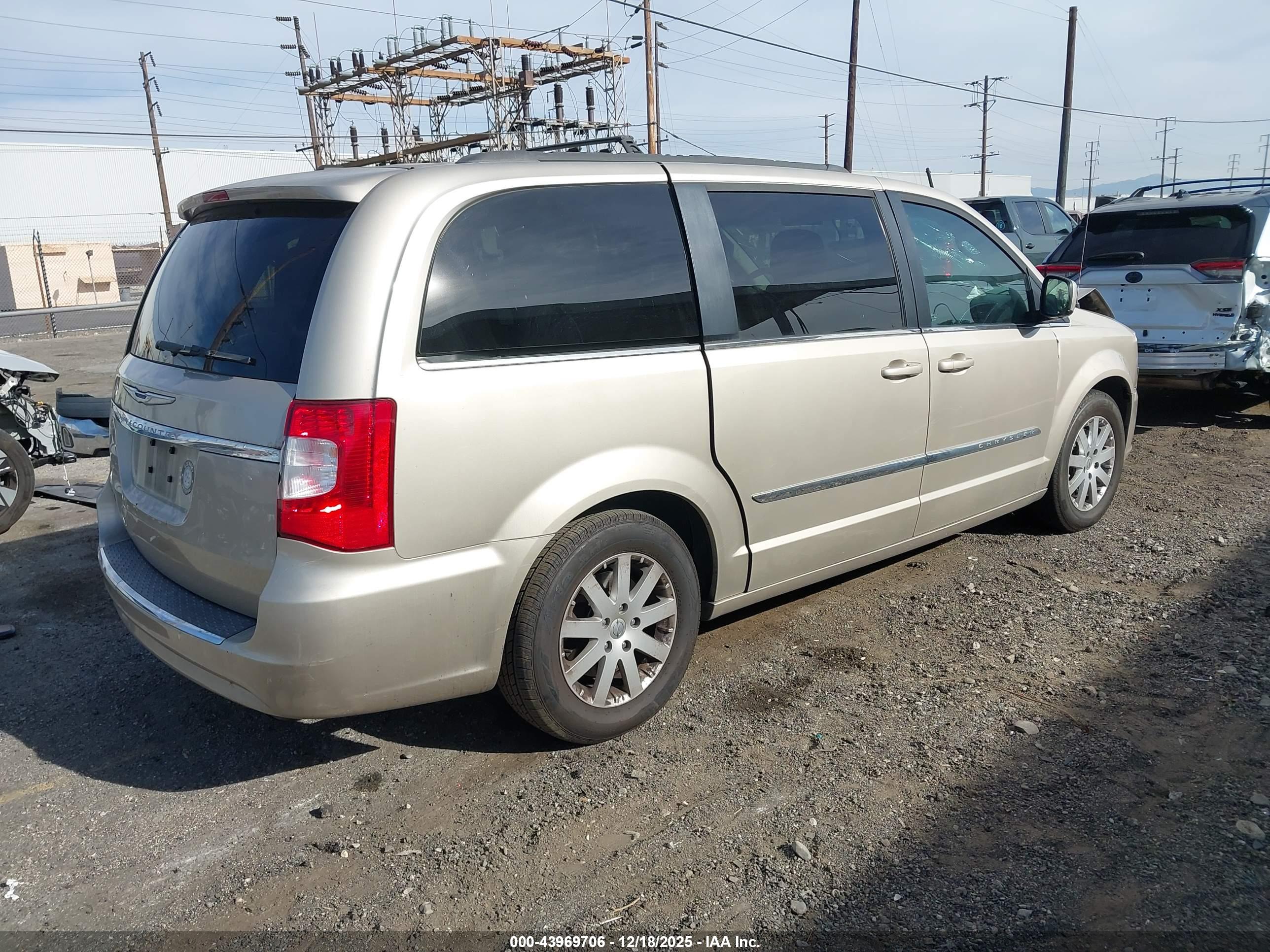 CHRYSLER TOWN image 4