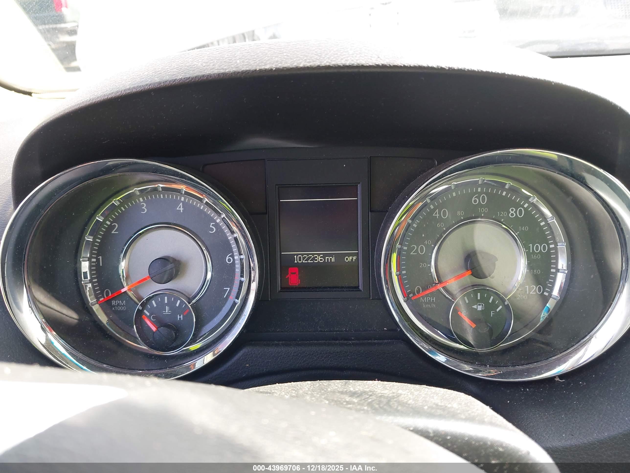 CHRYSLER TOWN image 7