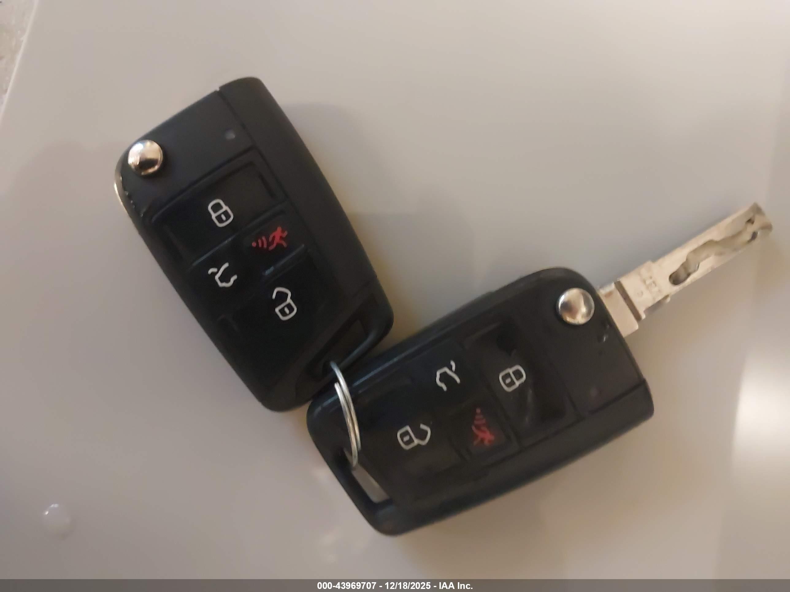 VOLKSWAGEN GOLF image 11
