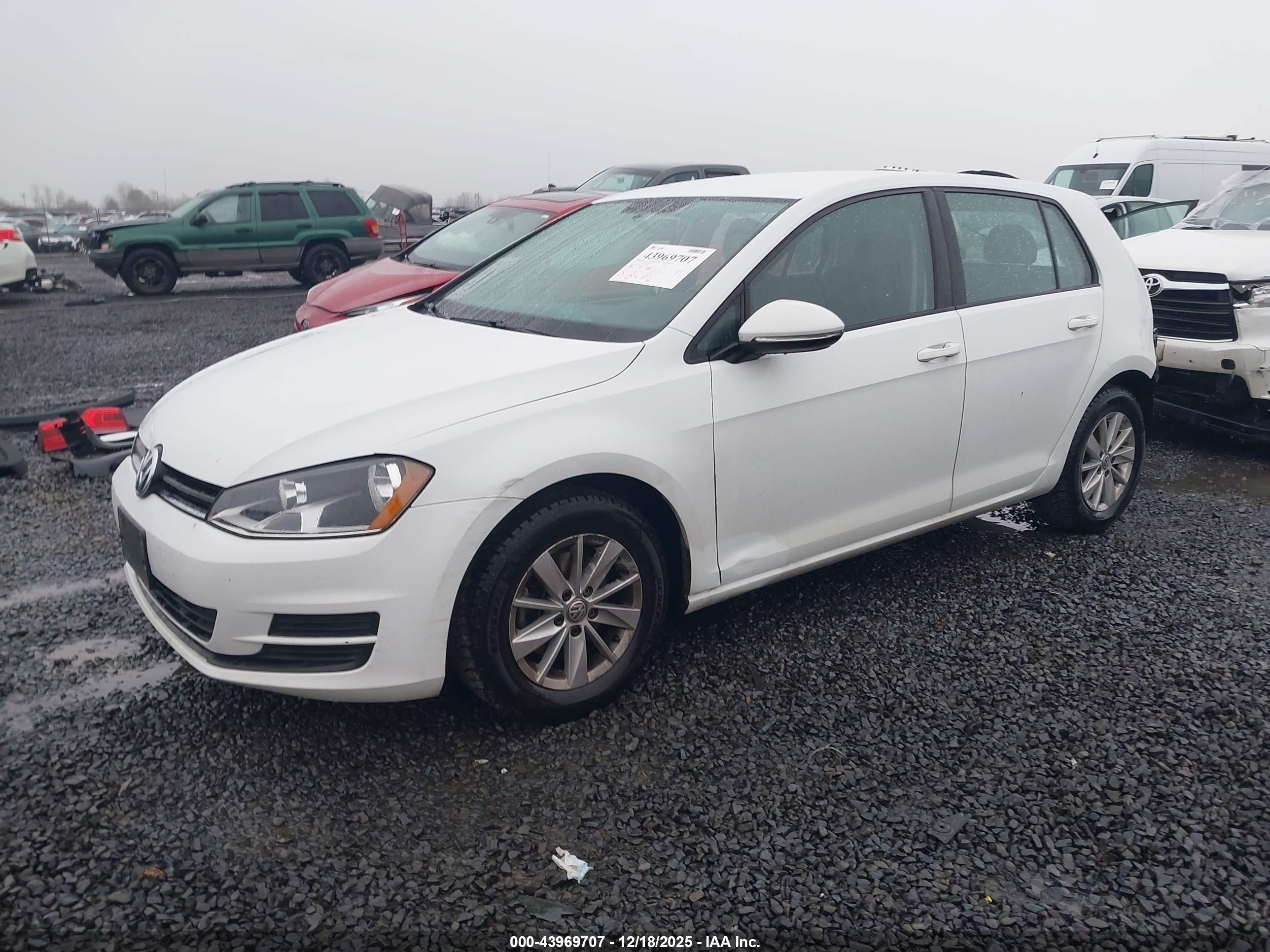 VOLKSWAGEN GOLF image 2