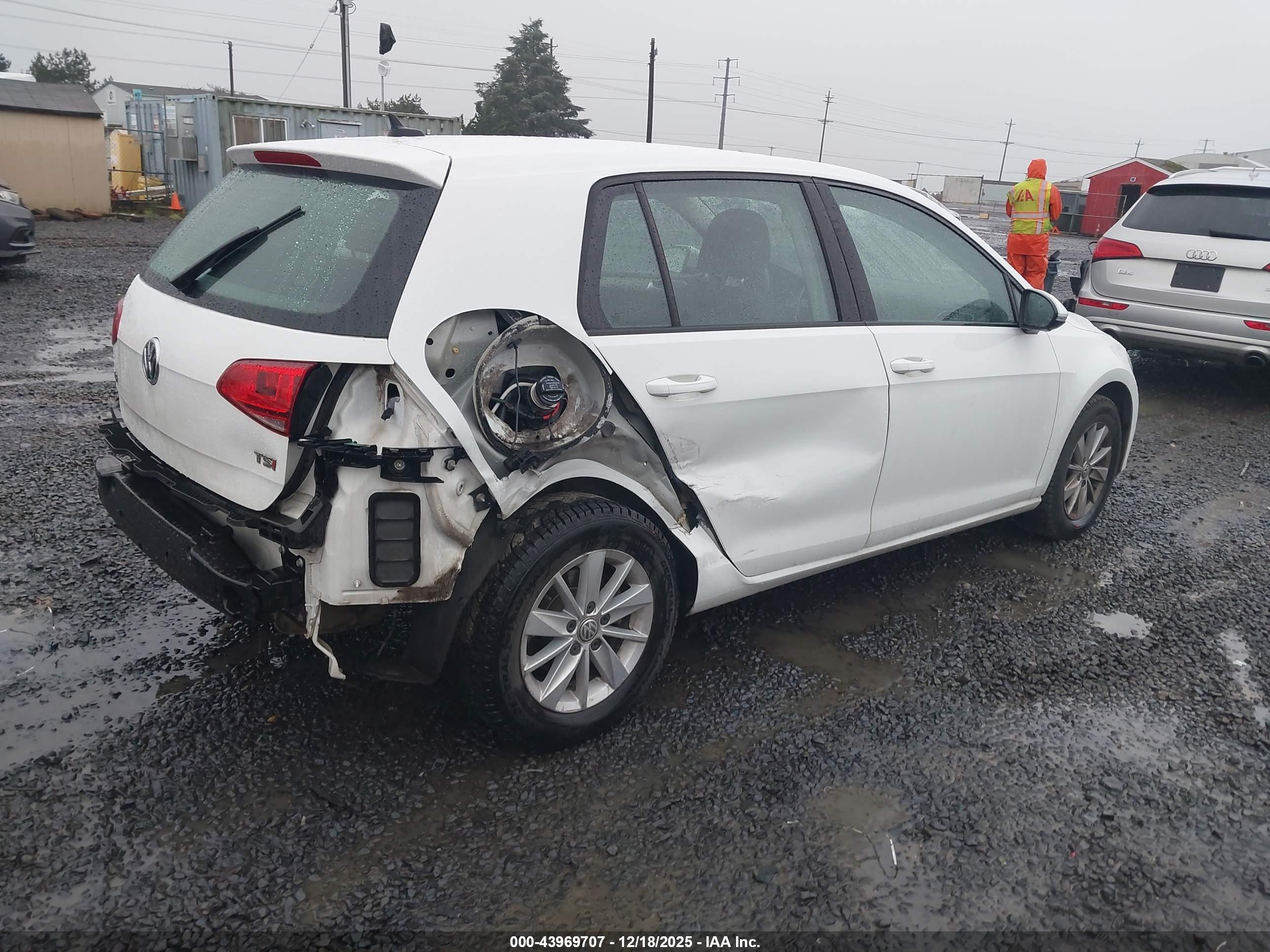 VOLKSWAGEN GOLF image 4