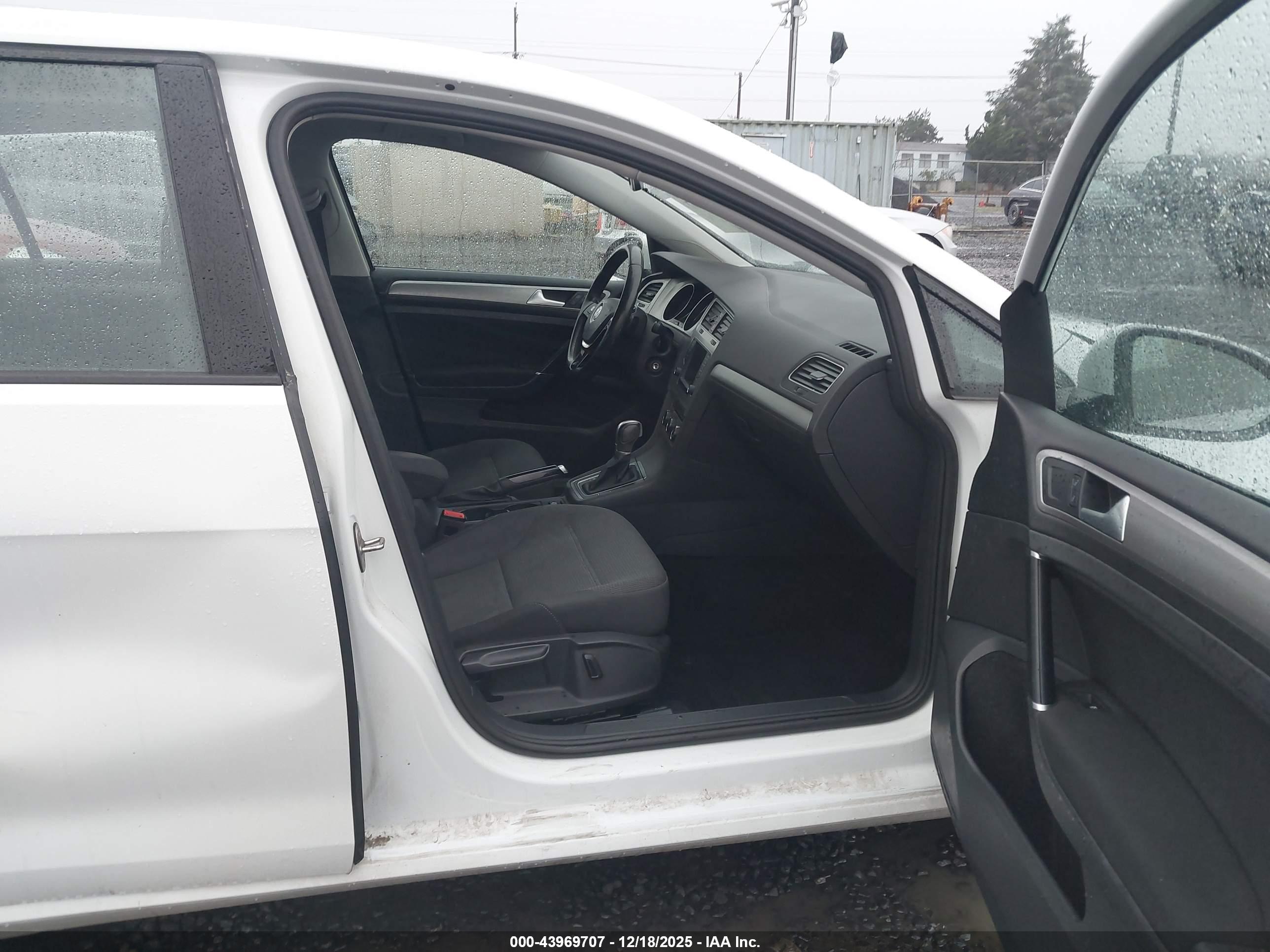VOLKSWAGEN GOLF image 5