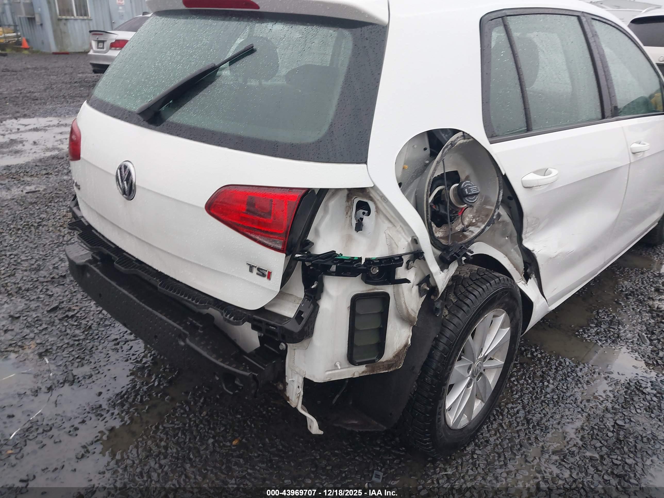 VOLKSWAGEN GOLF image 6