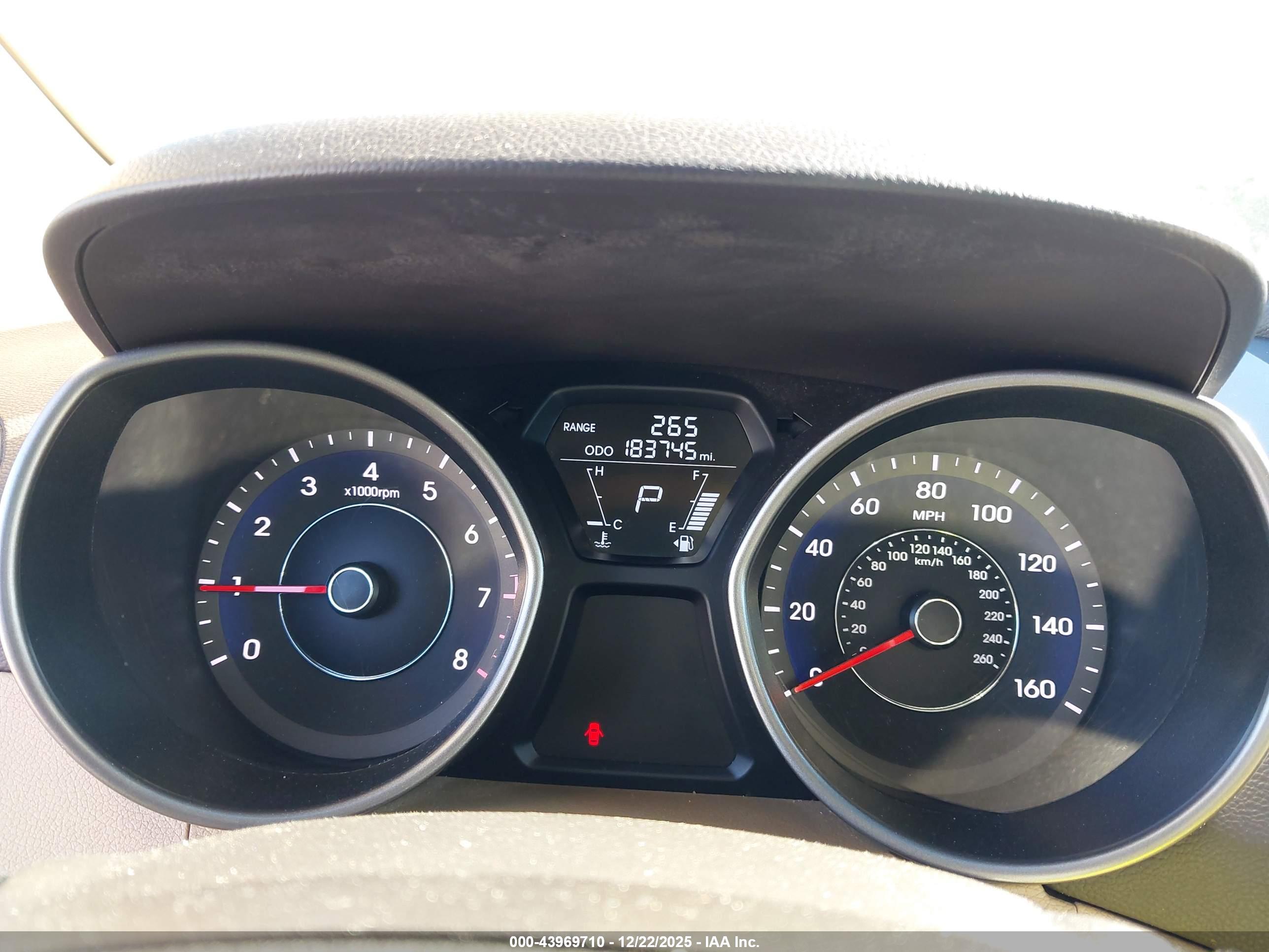 HYUNDAI ELANTRA image 7