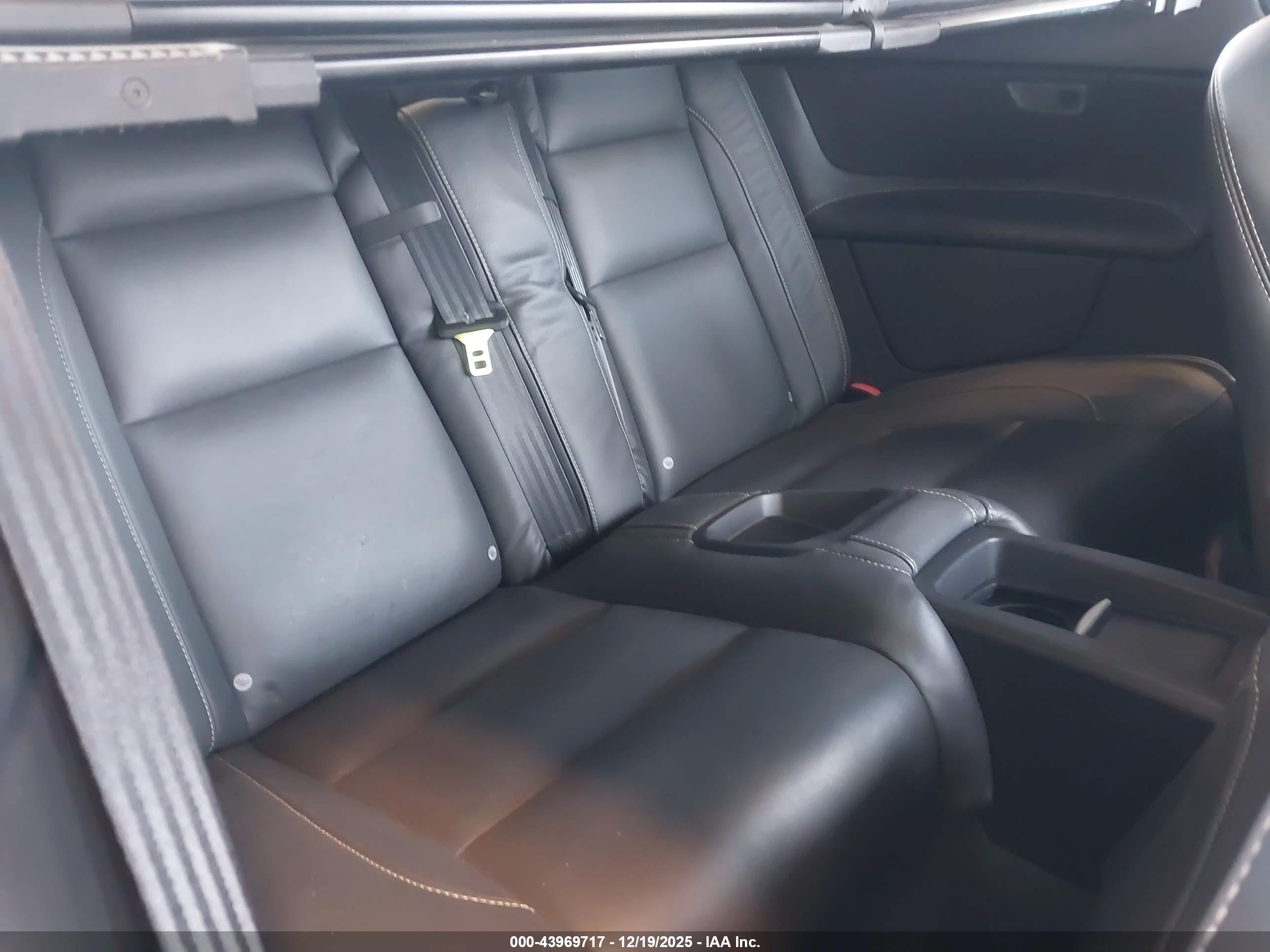 VOLVO C70 image 8