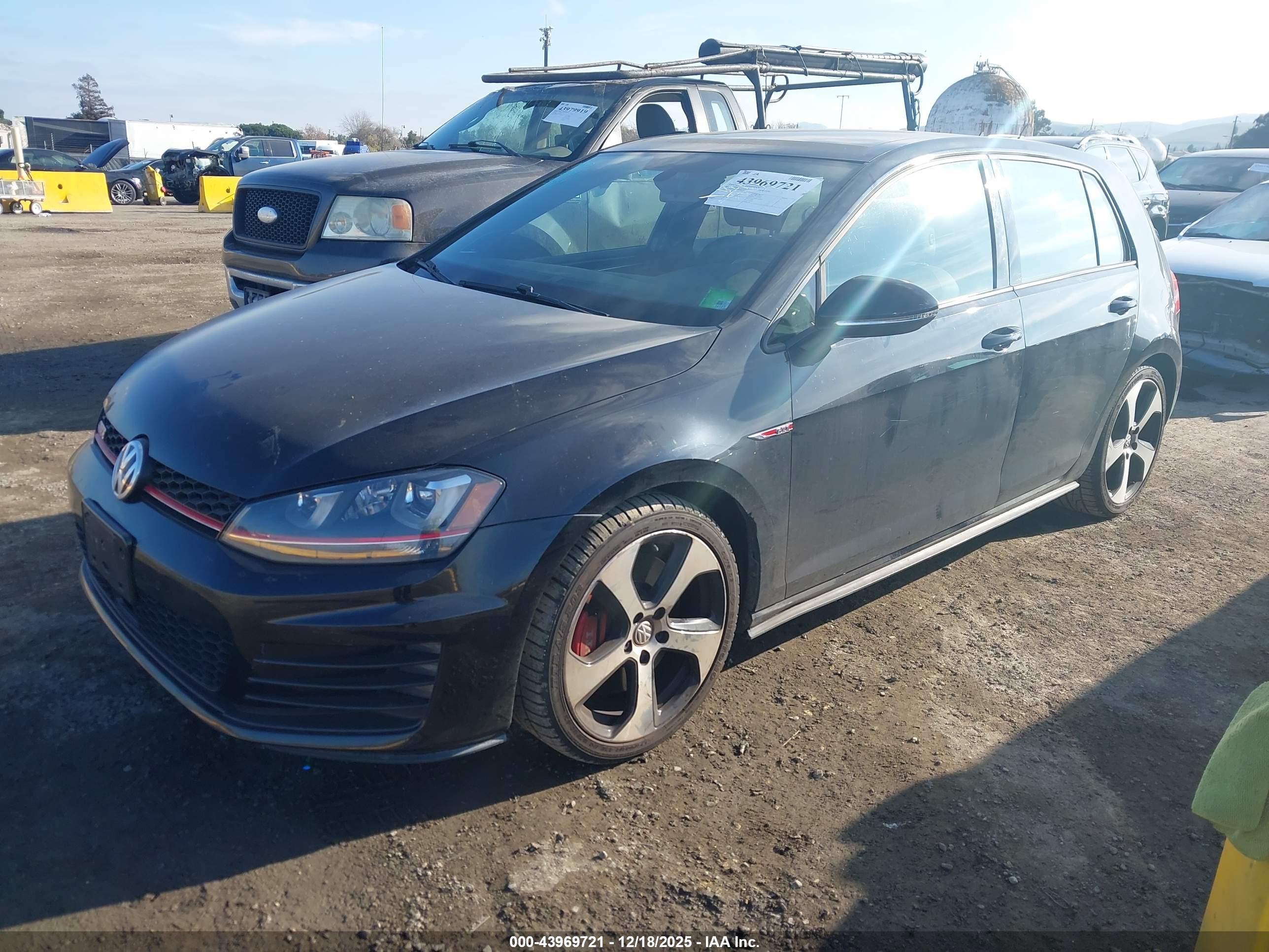 VOLKSWAGEN GOLF image 2