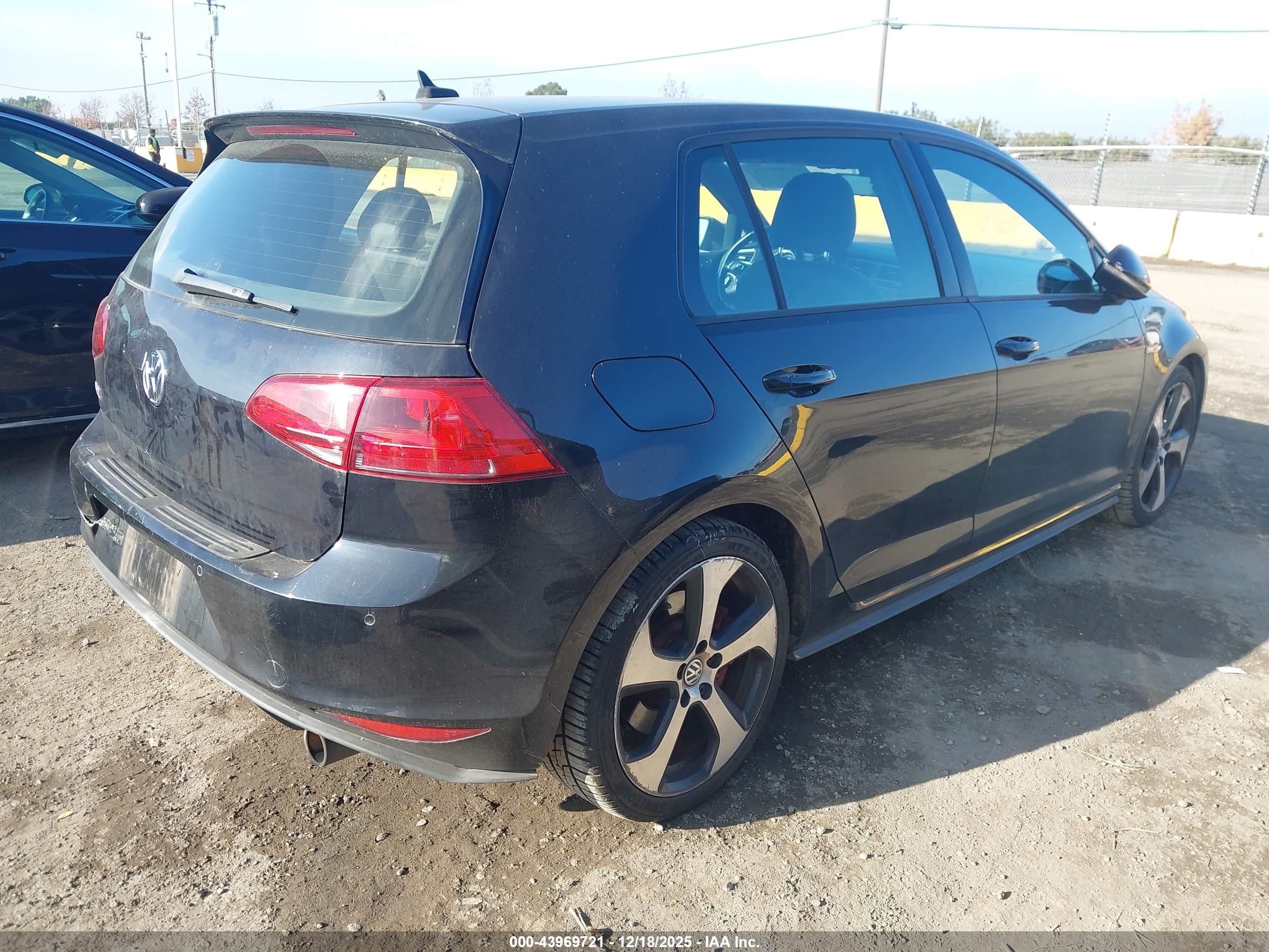 VOLKSWAGEN GOLF image 4