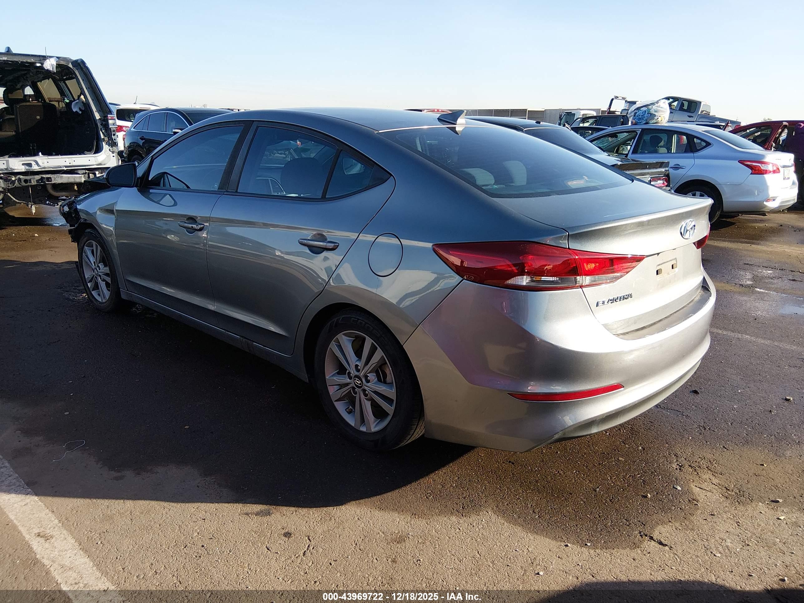 HYUNDAI ELANTRA image 3