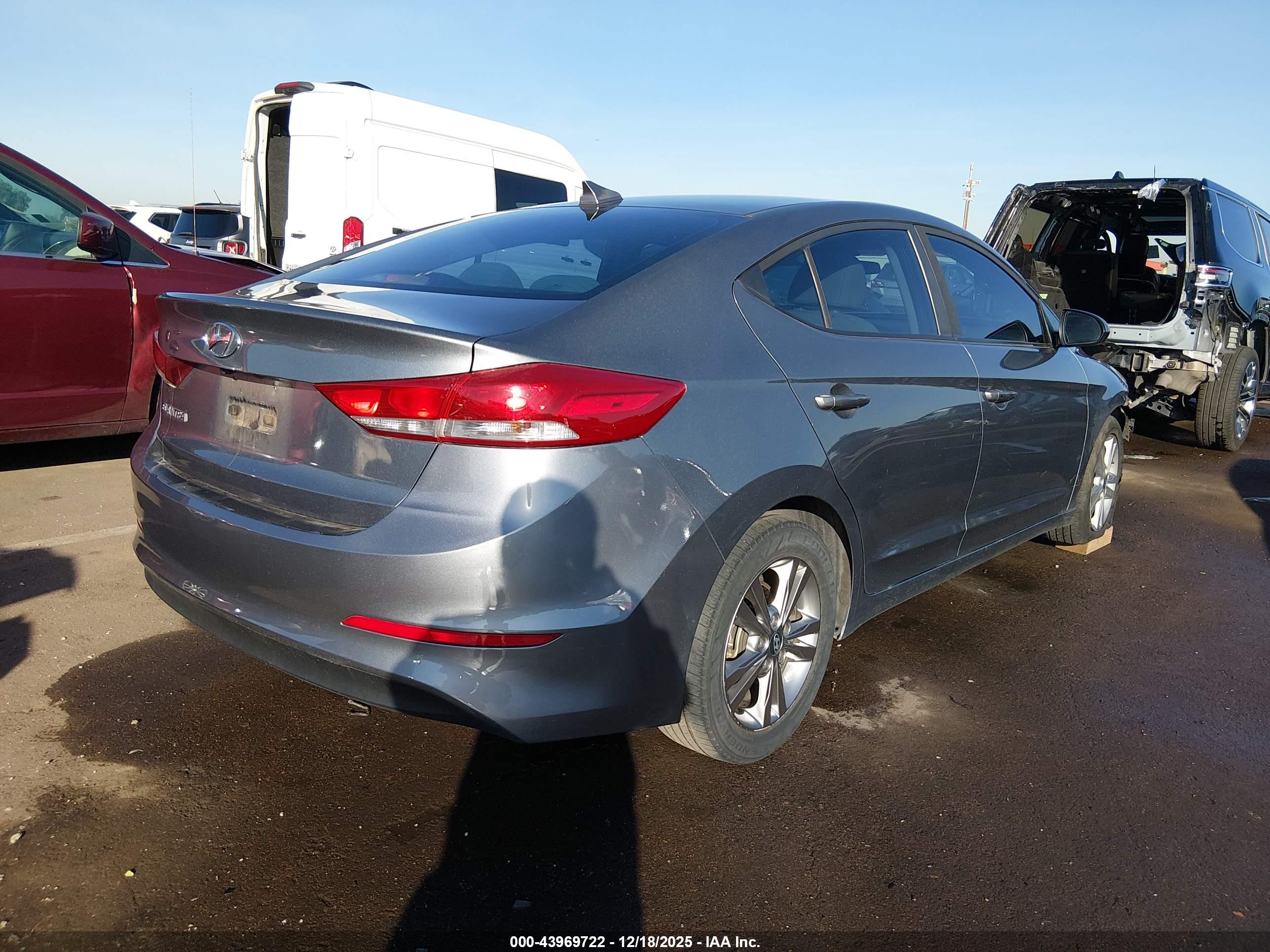 HYUNDAI ELANTRA image 4