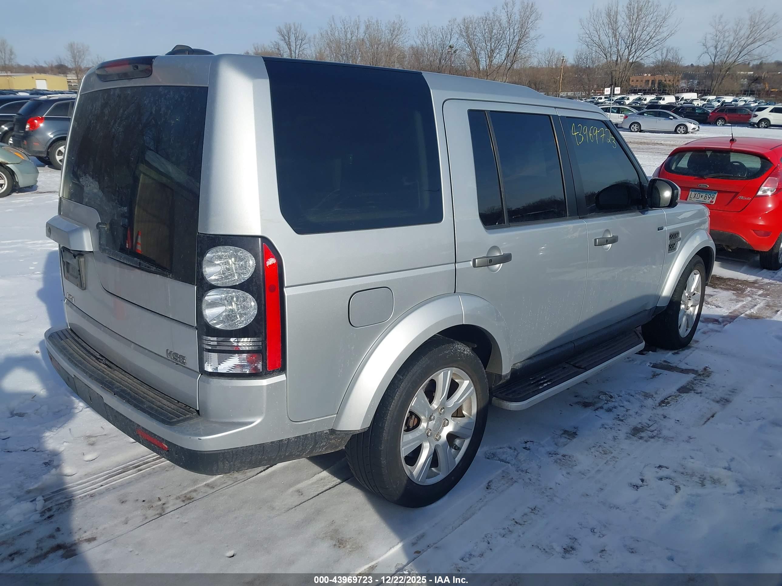 LAND ROVER image 4