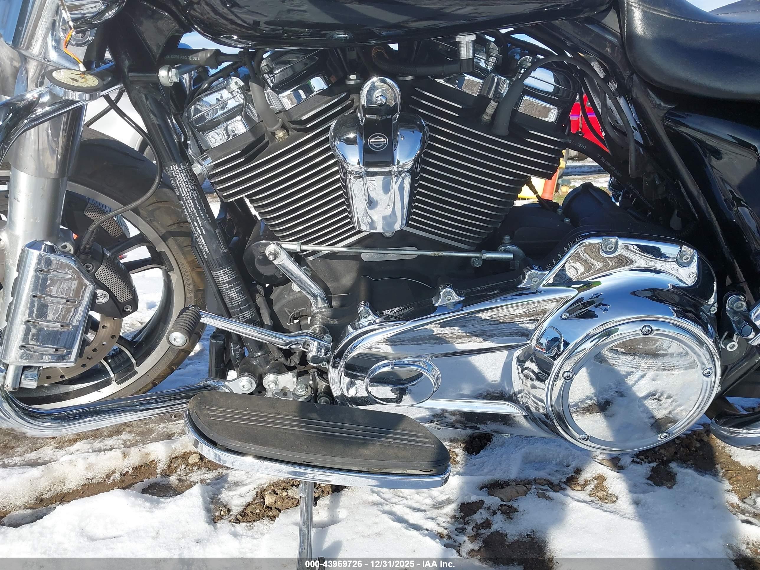 HARLEY-DAVIDSON FLHX image 9