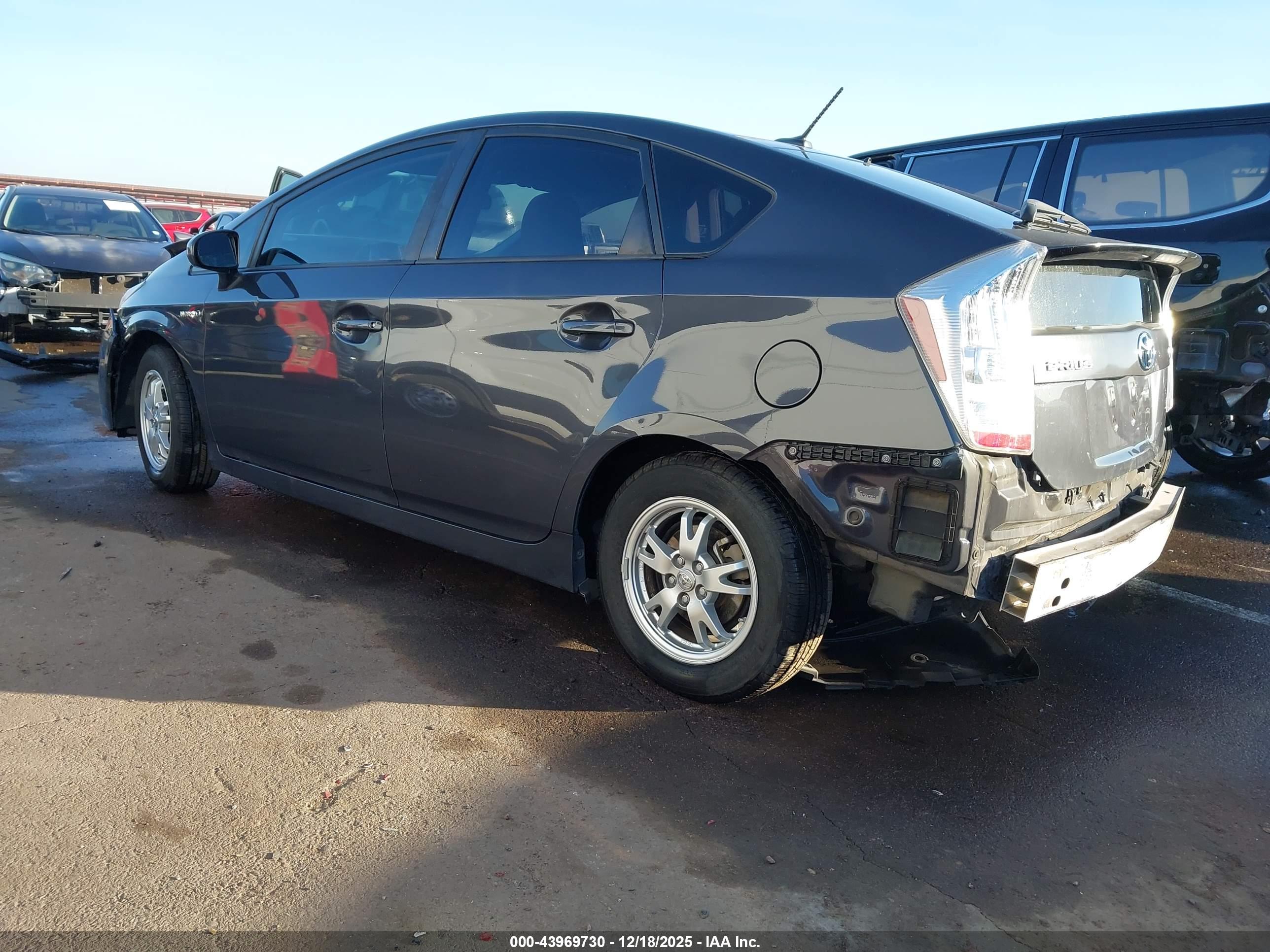 TOYOTA PRIUS image 3