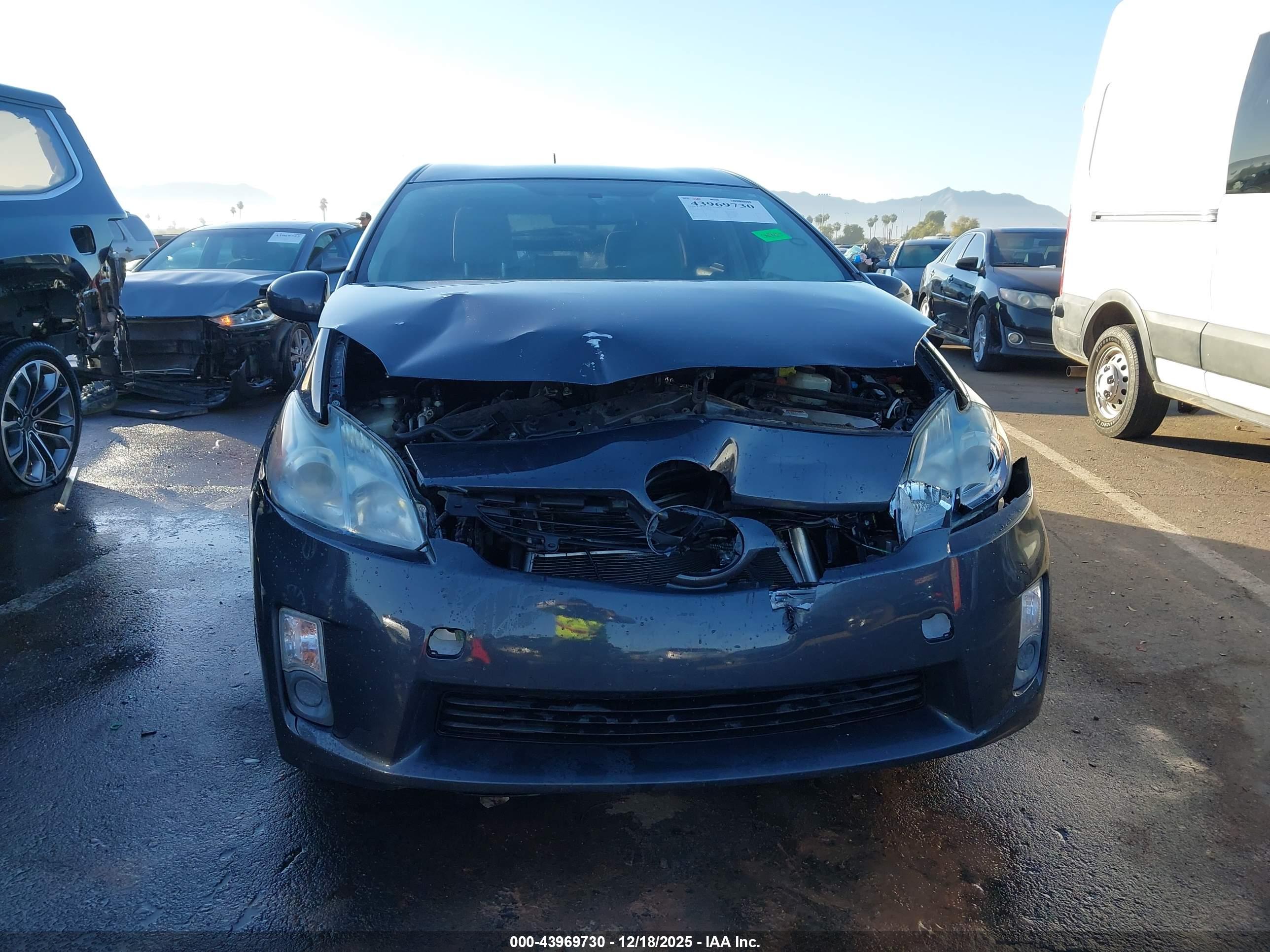 TOYOTA PRIUS image 6