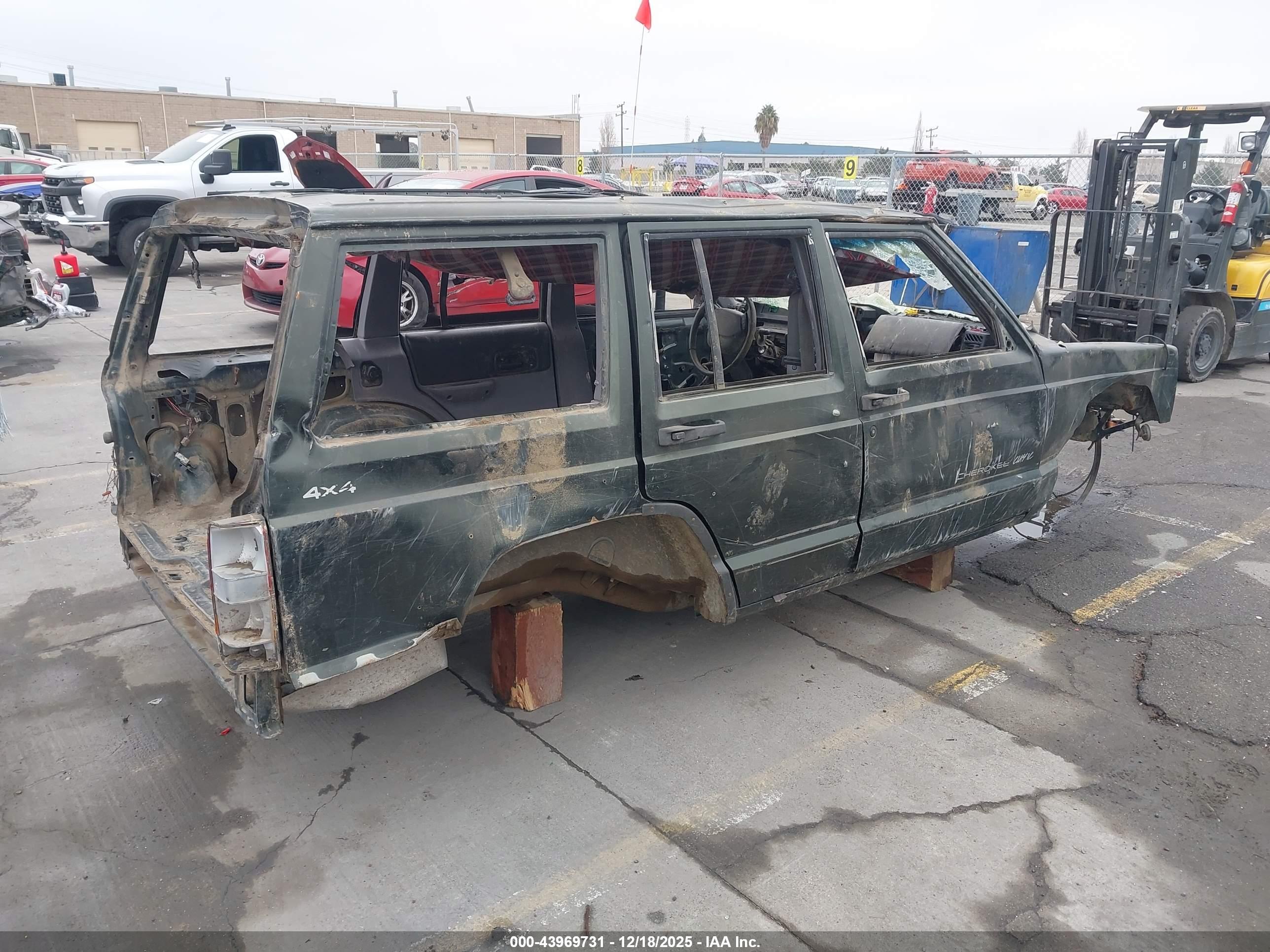 JEEP CHEROKEE image 4