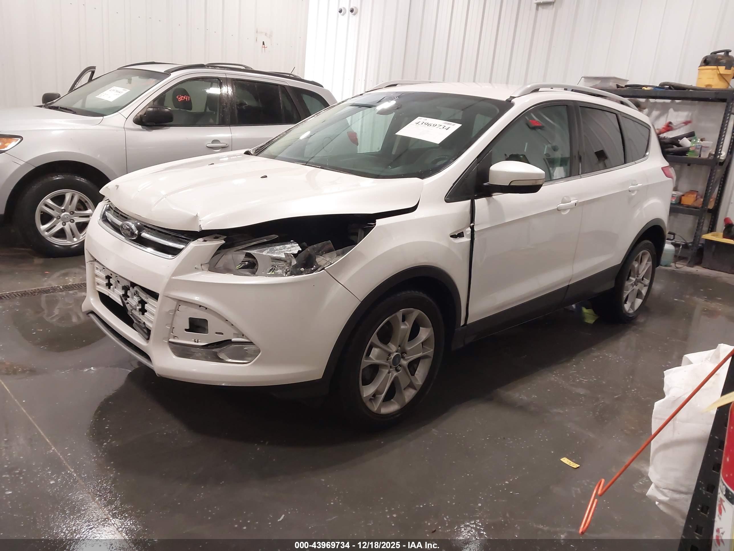 FORD ESCAPE image 2
