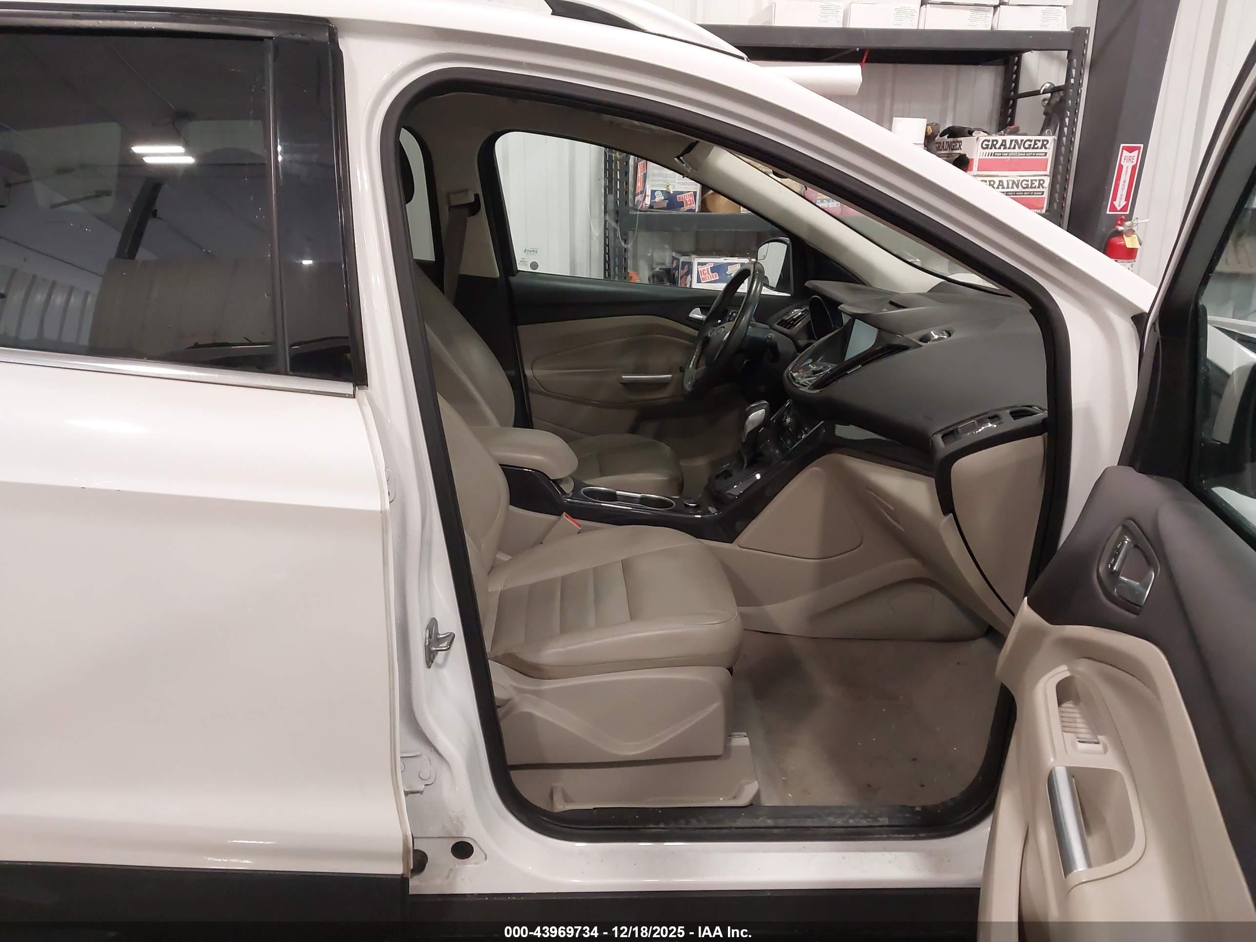 FORD ESCAPE image 5