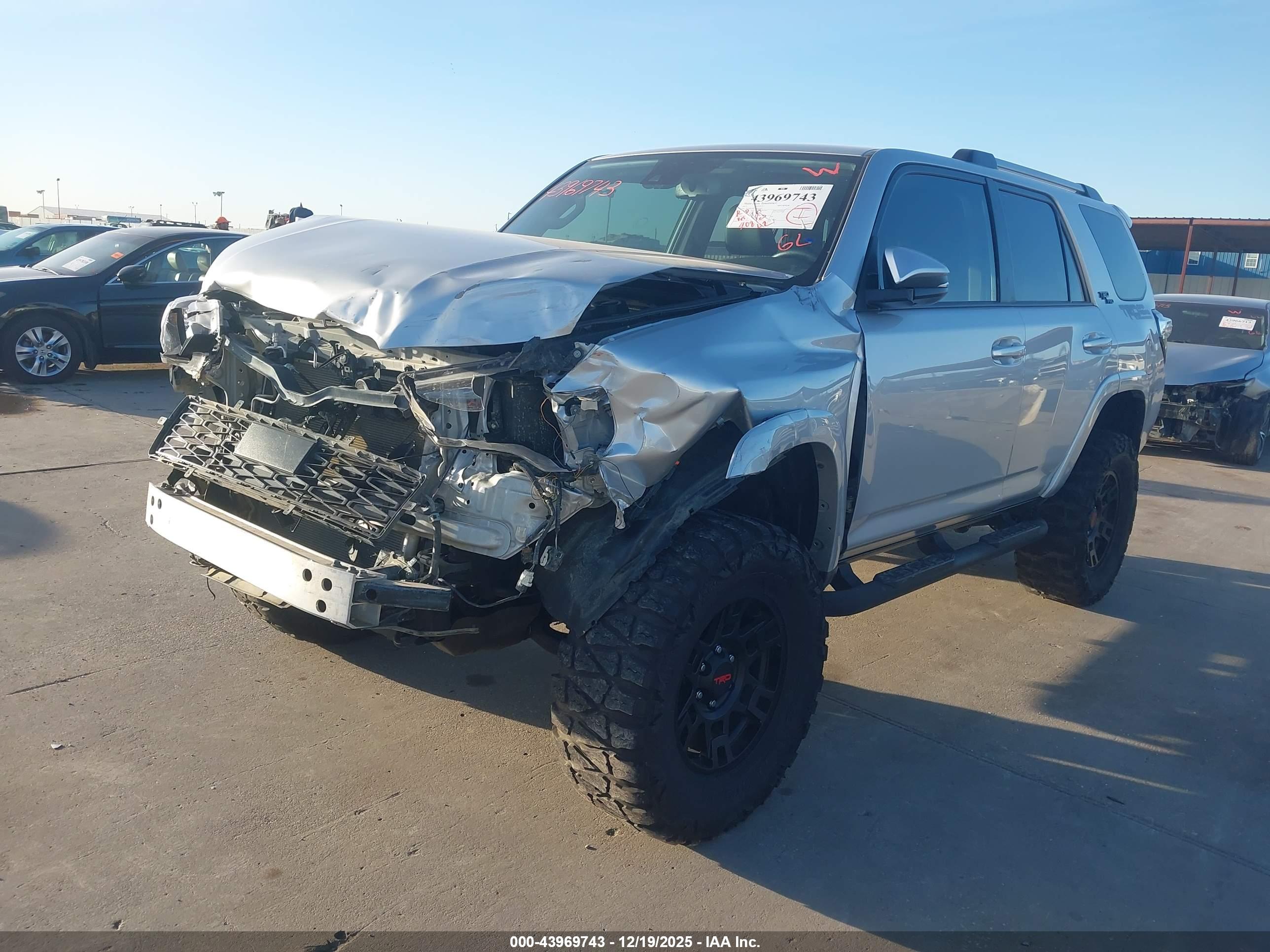 TOYOTA 4RUNNER image 2