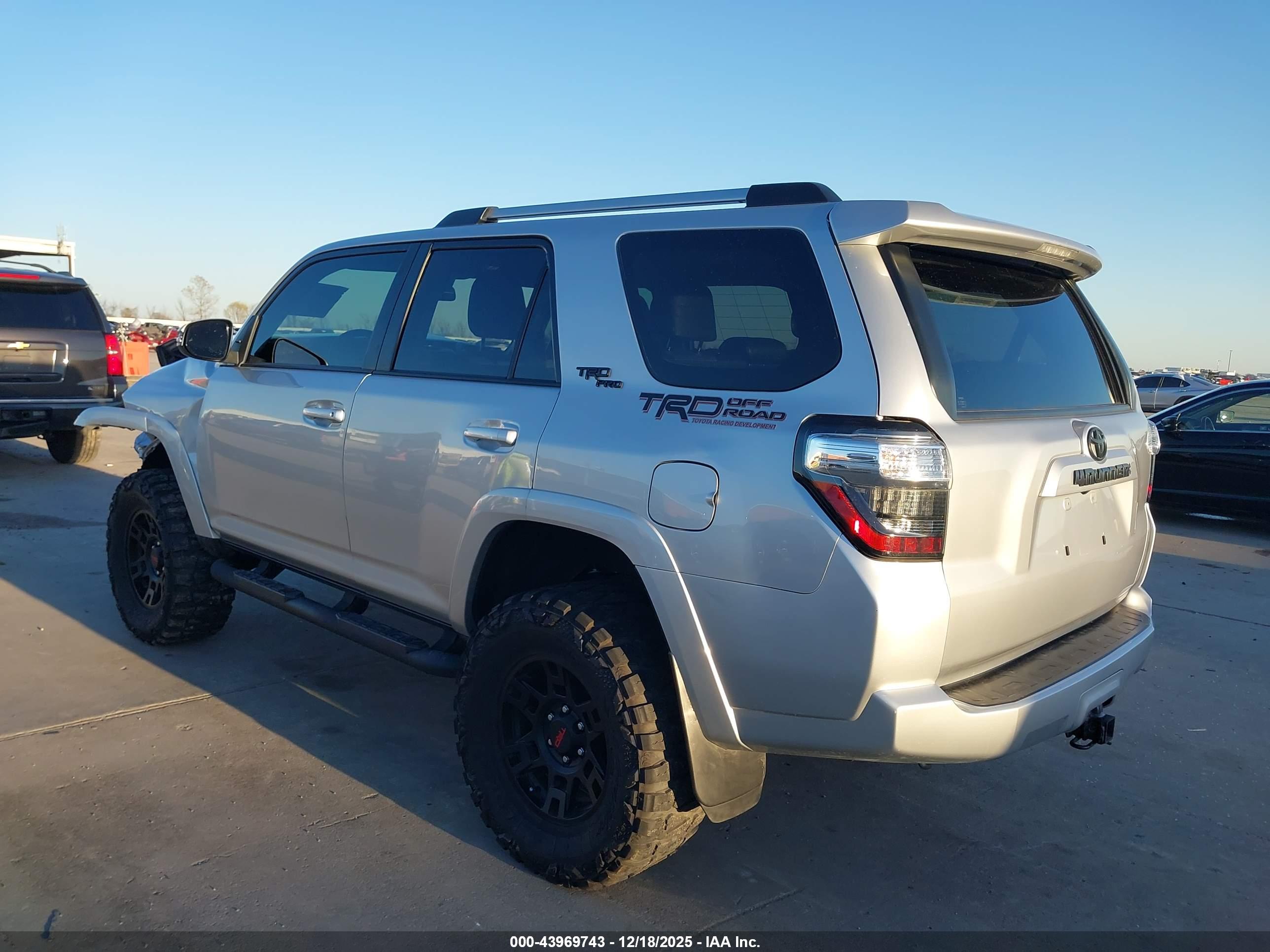 TOYOTA 4RUNNER image 3