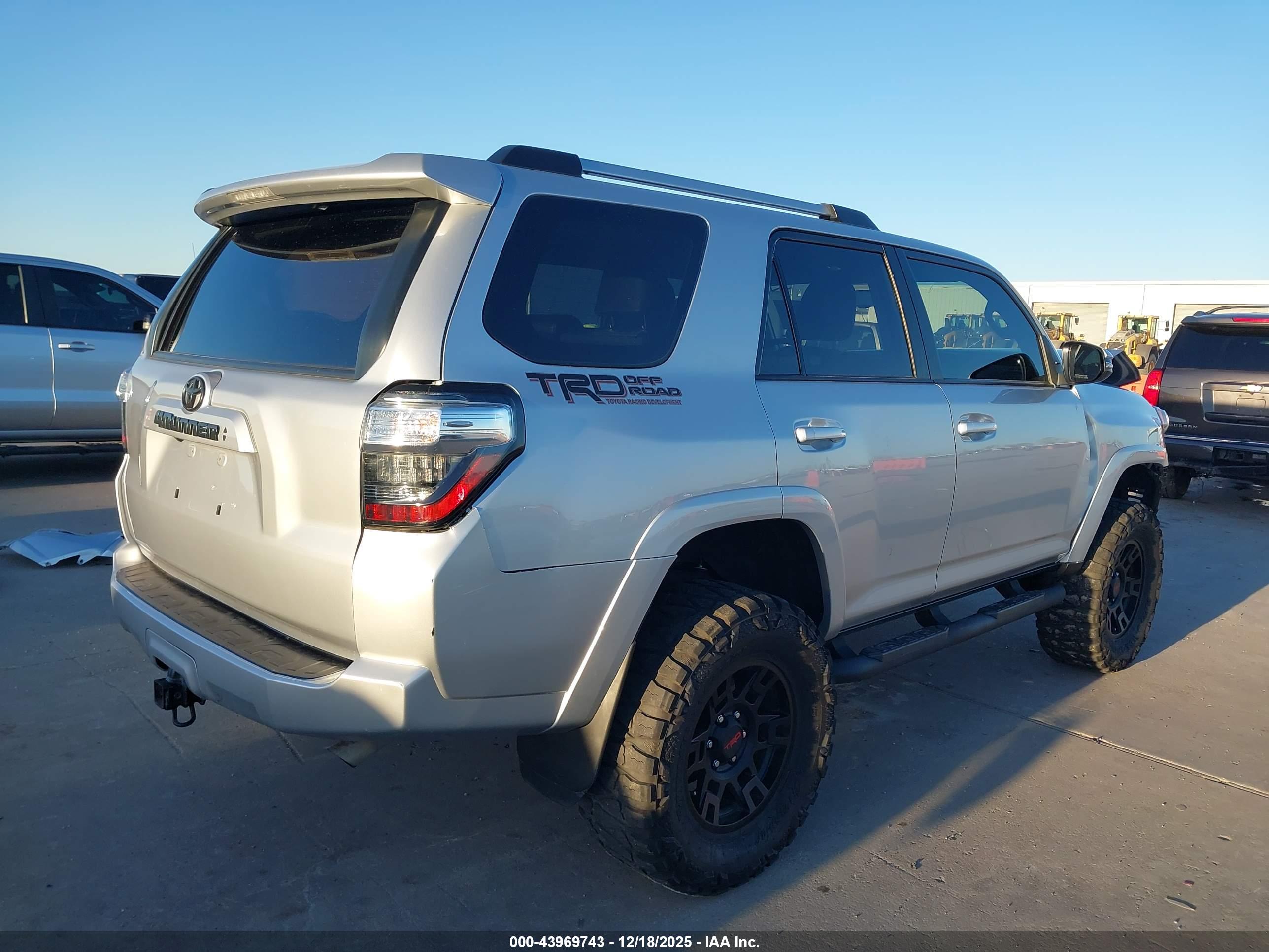 TOYOTA 4RUNNER image 4