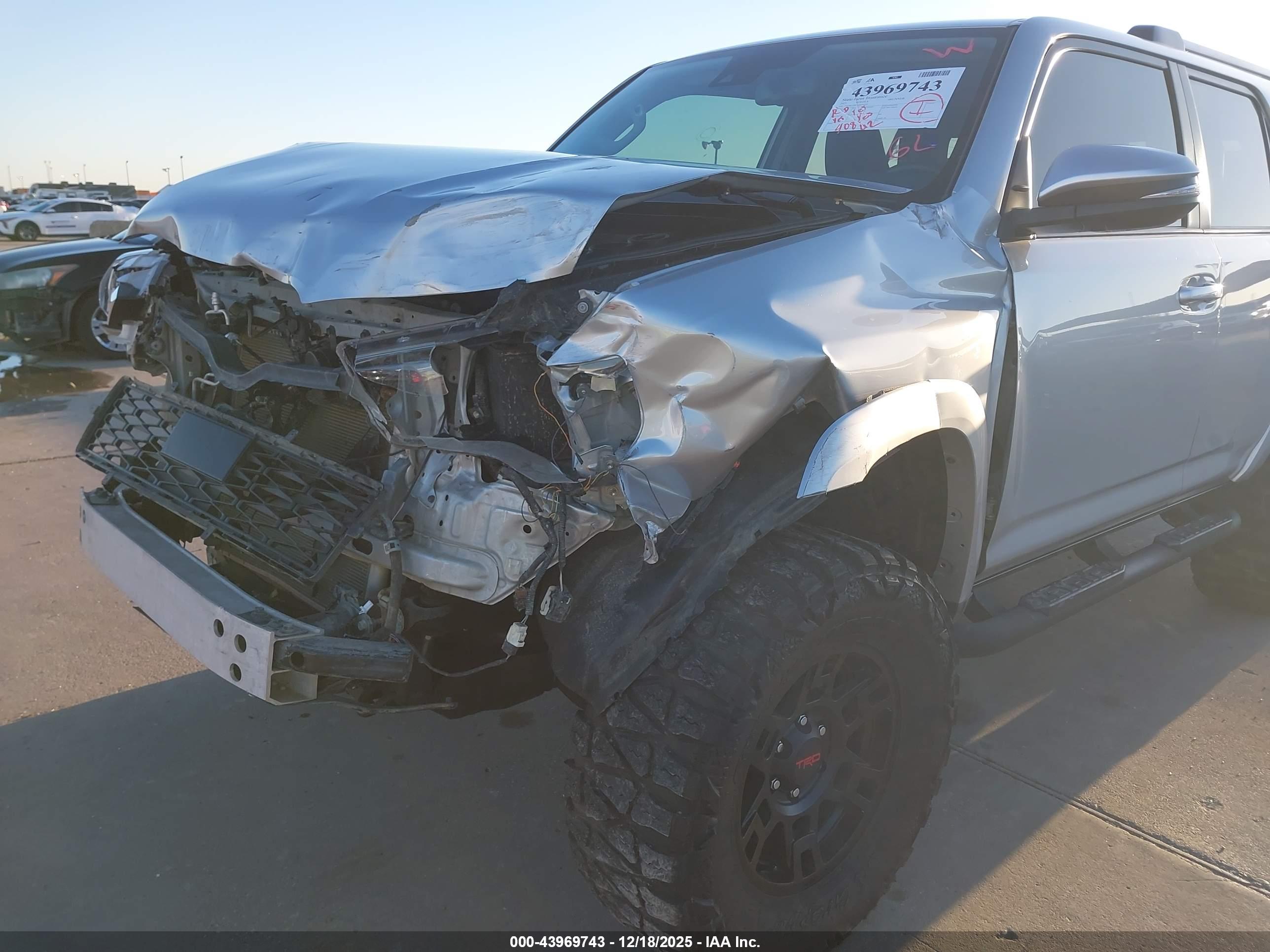 TOYOTA 4RUNNER image 6