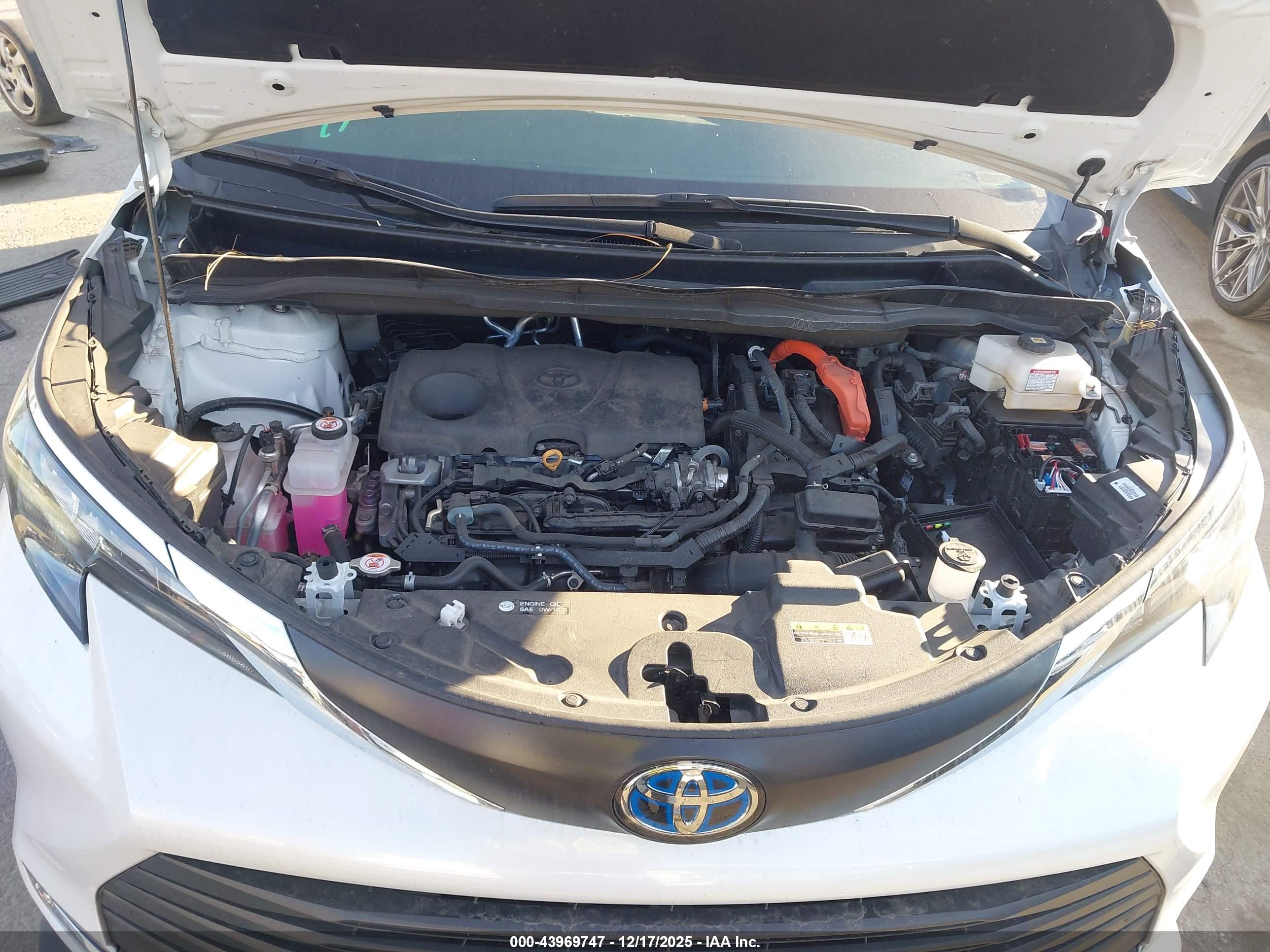 TOYOTA SIENNA image 10