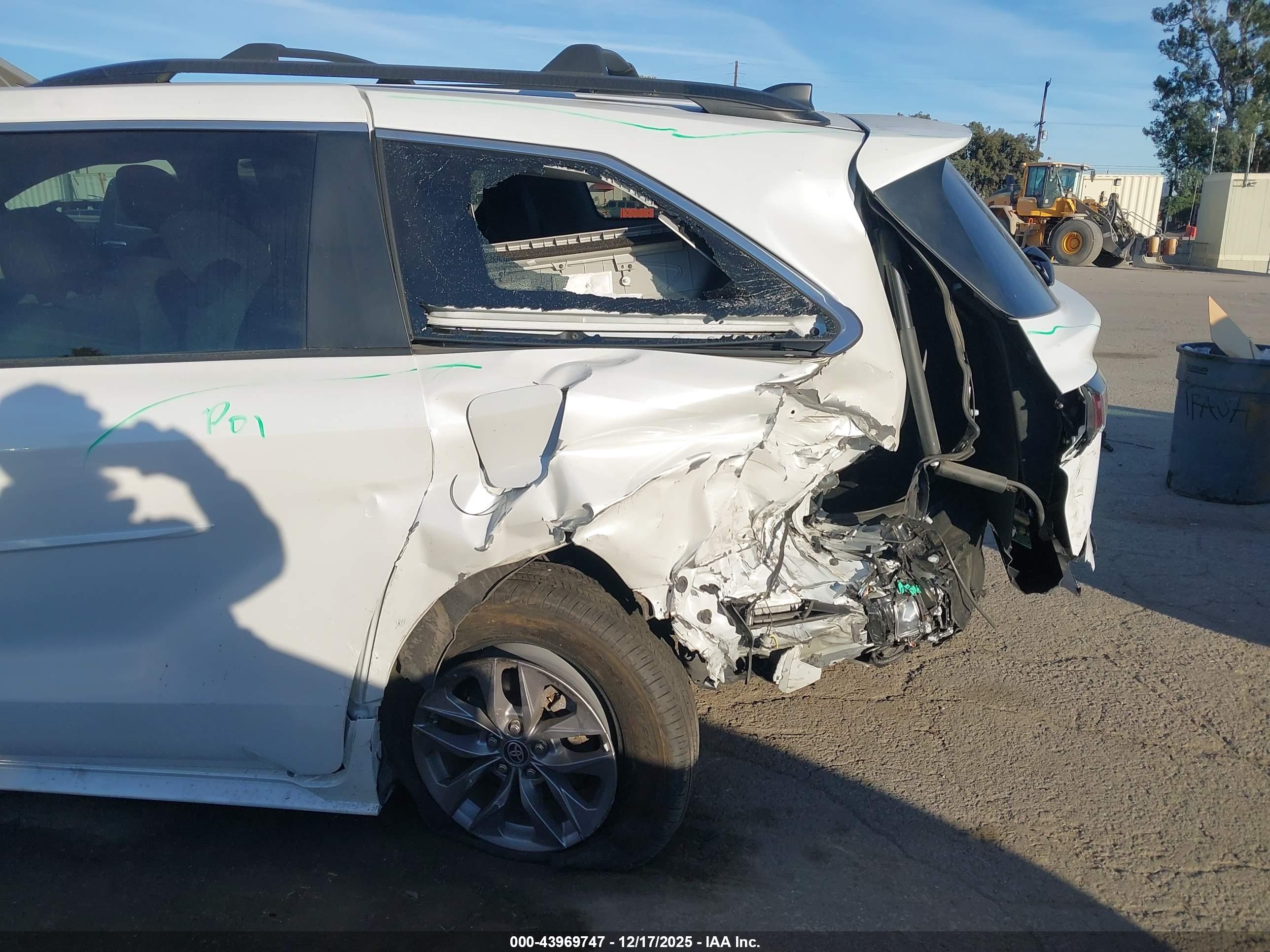TOYOTA SIENNA image 6