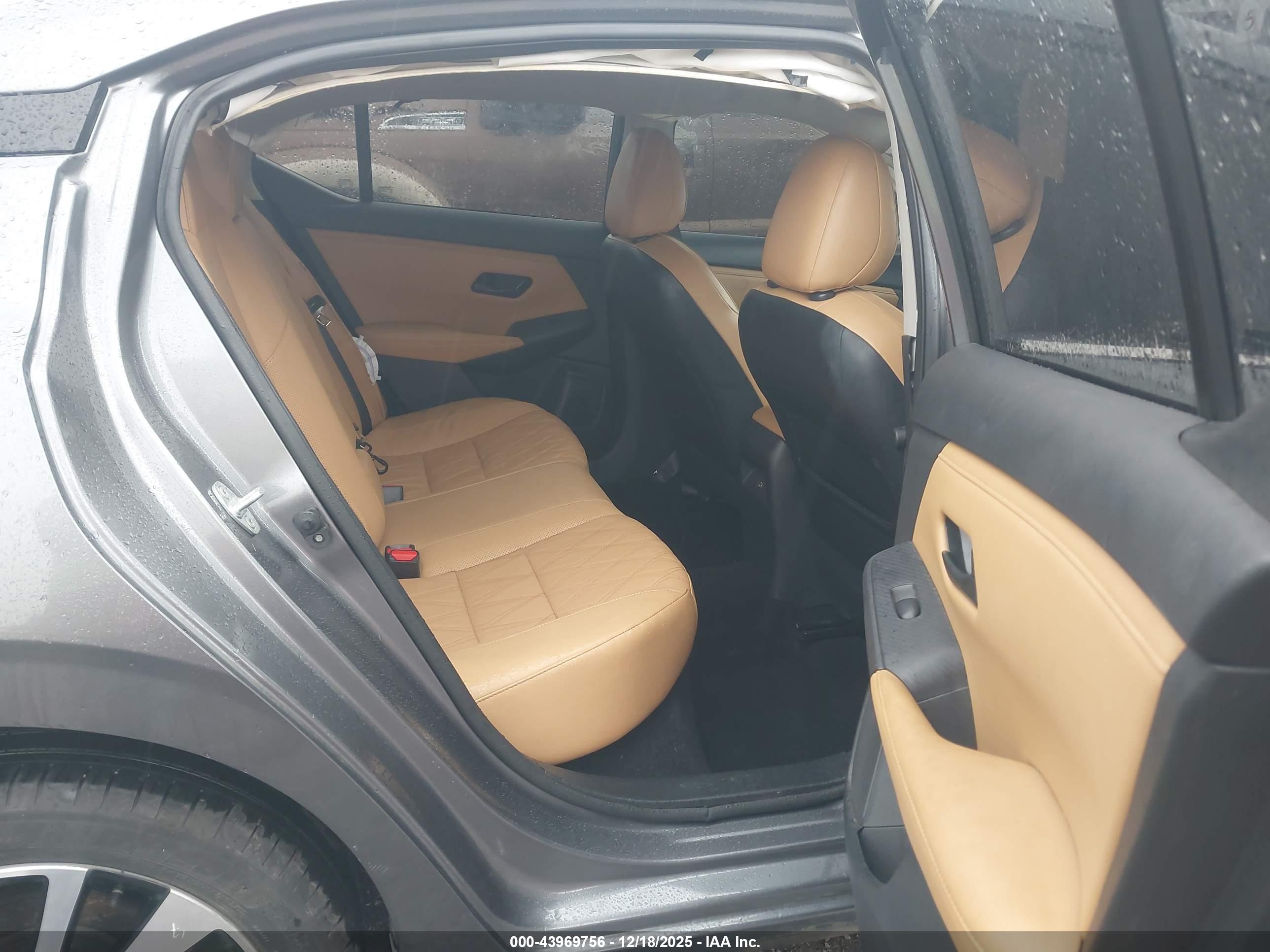 NISSAN SENTRA image 8
