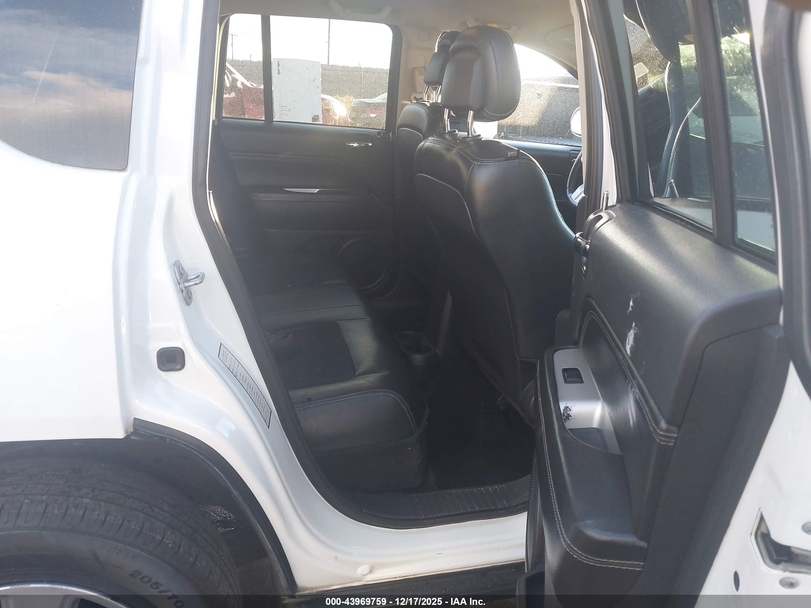 JEEP COMPASS image 8