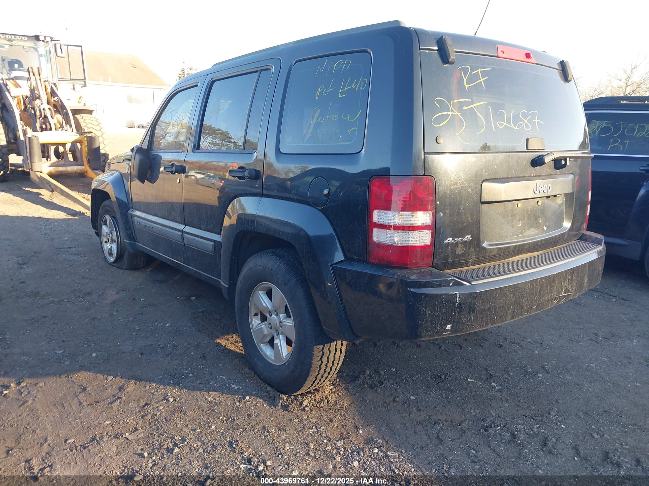 JEEP LIBERTY image 3