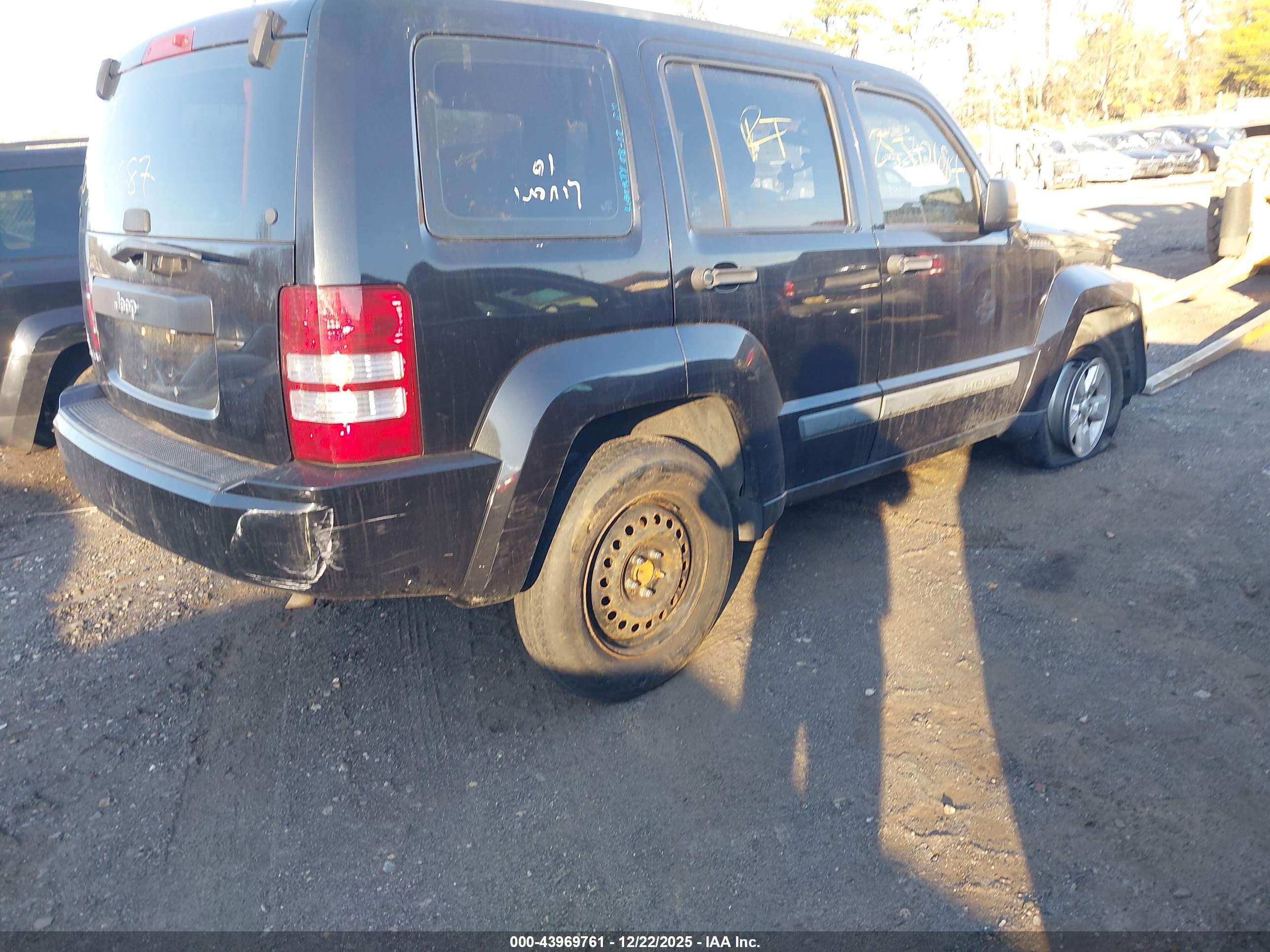 JEEP LIBERTY image 4