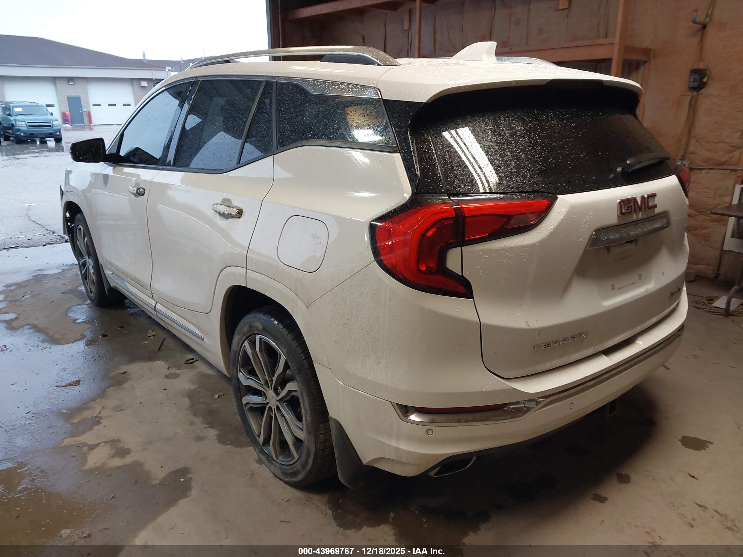 GMC TERRAIN image 3