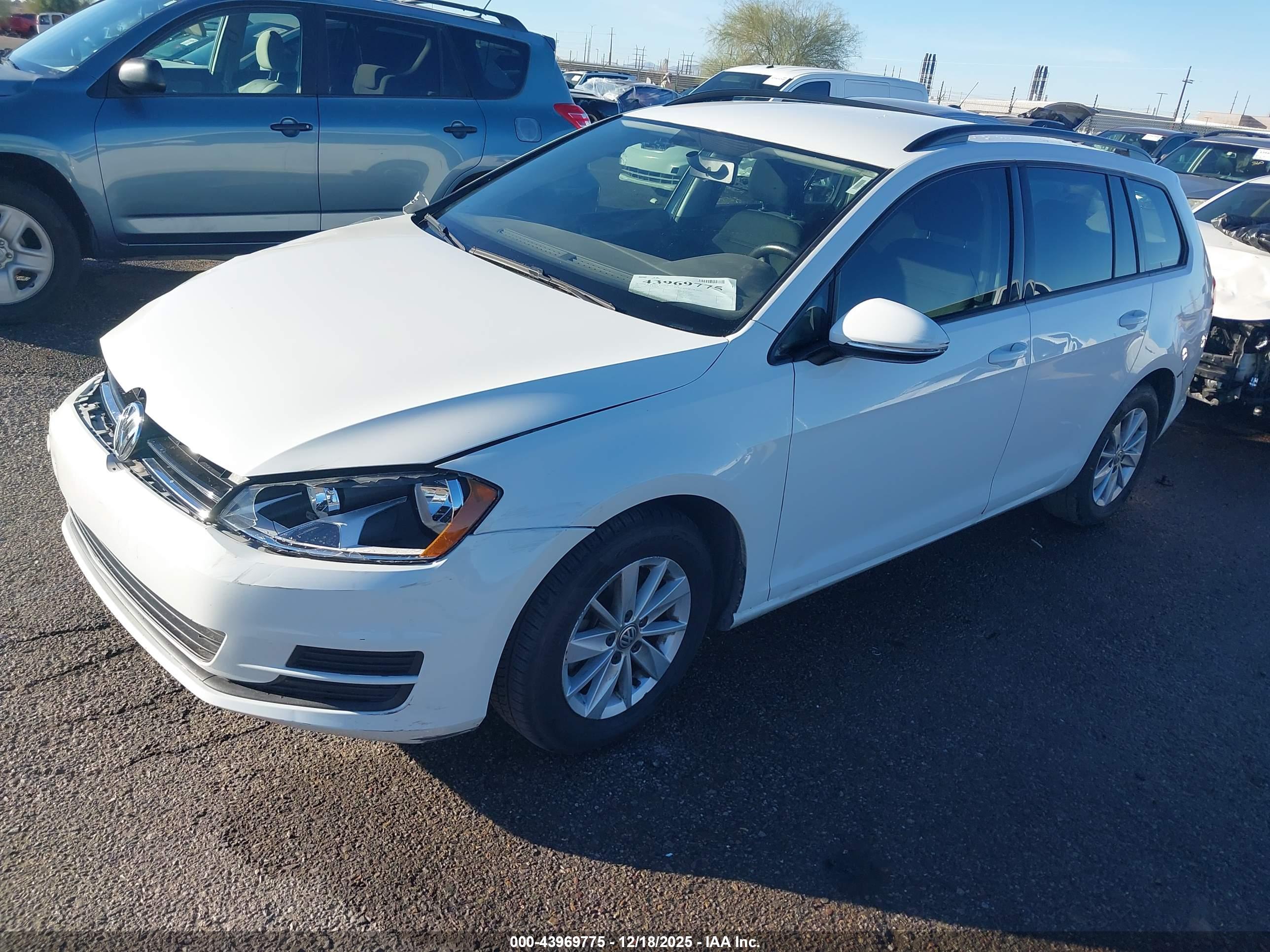VOLKSWAGEN GOLF image 2