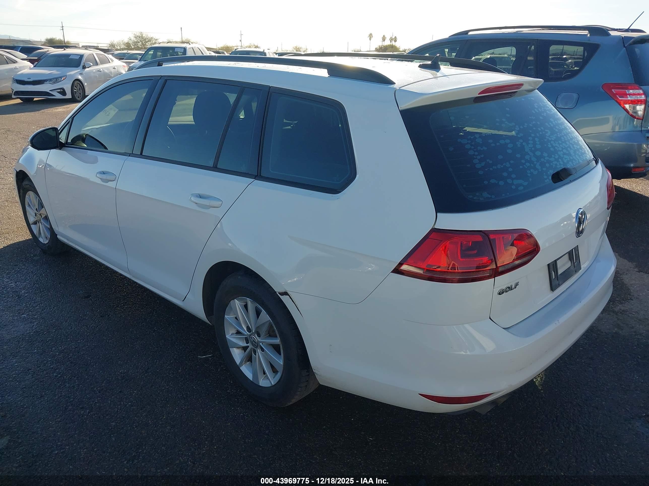 VOLKSWAGEN GOLF image 3