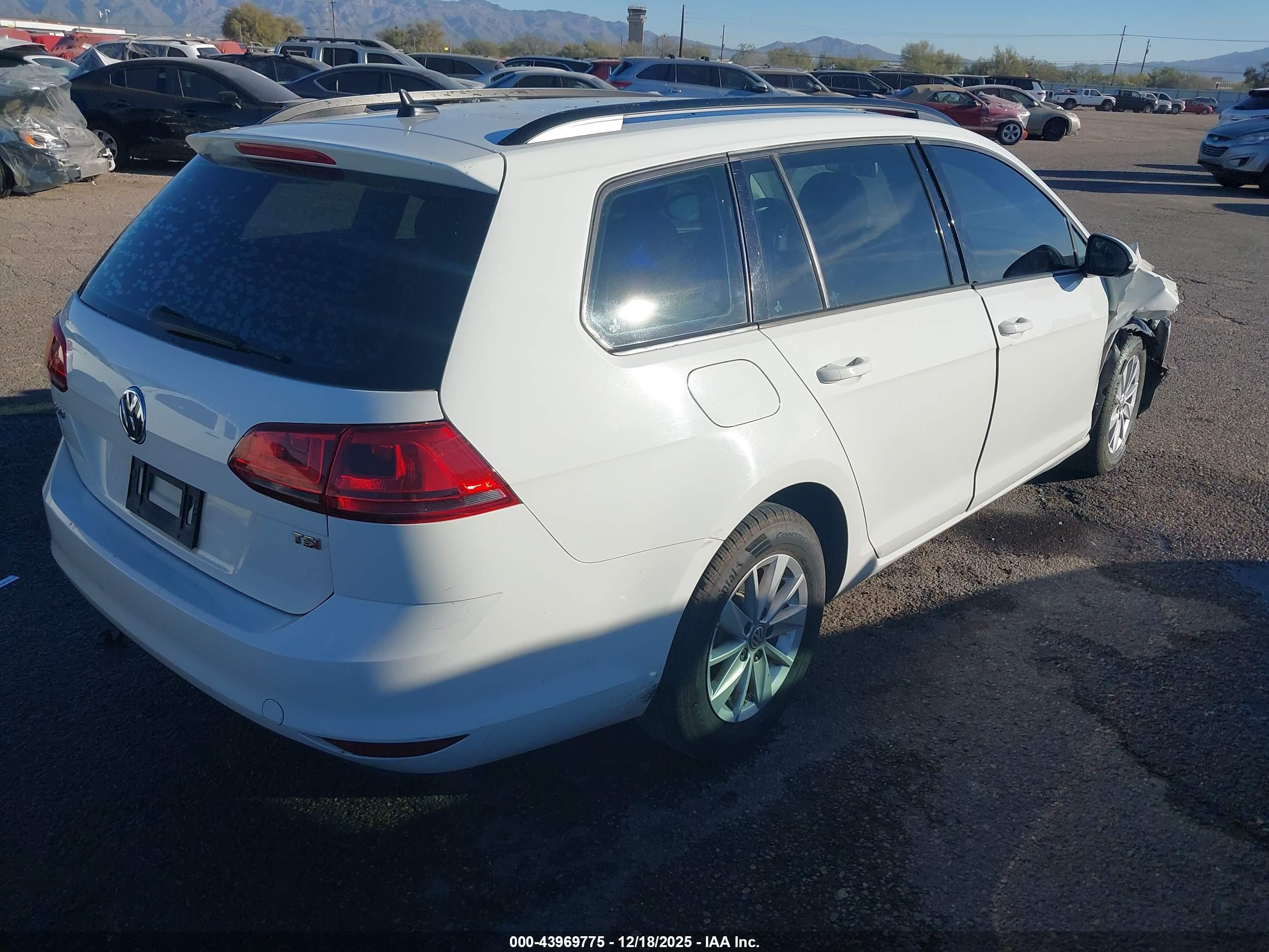 VOLKSWAGEN GOLF image 4