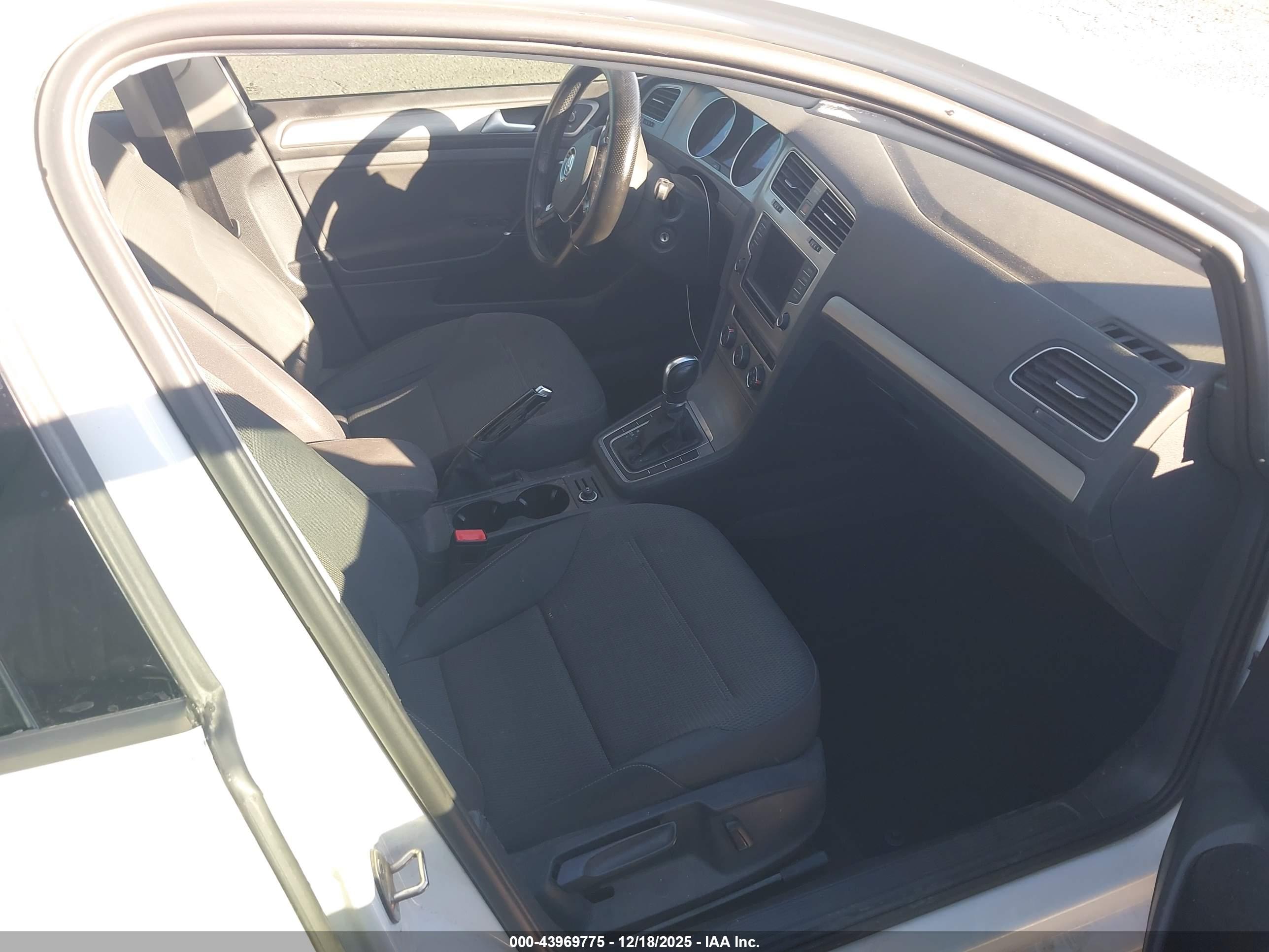 VOLKSWAGEN GOLF image 5