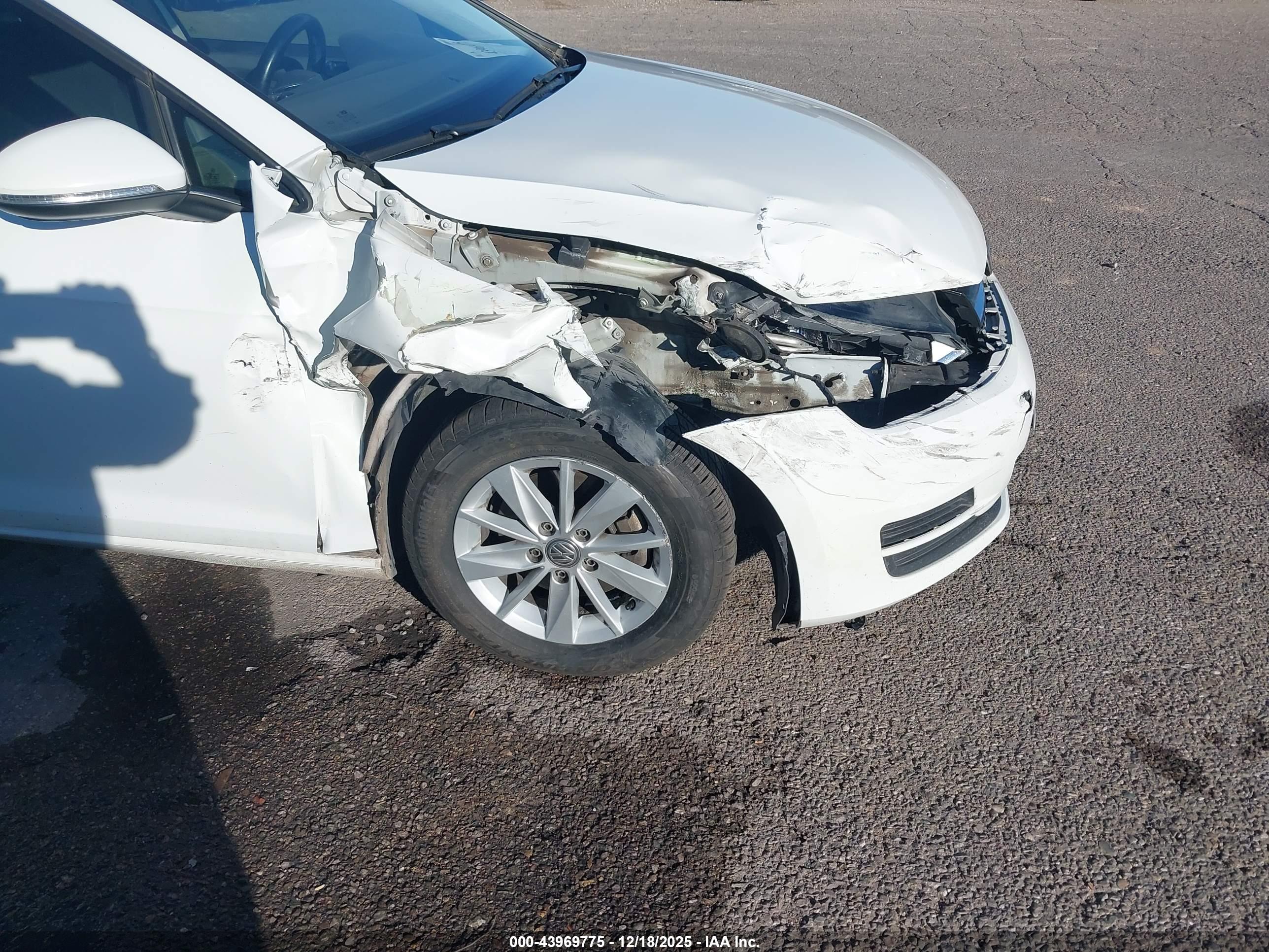 VOLKSWAGEN GOLF image 6