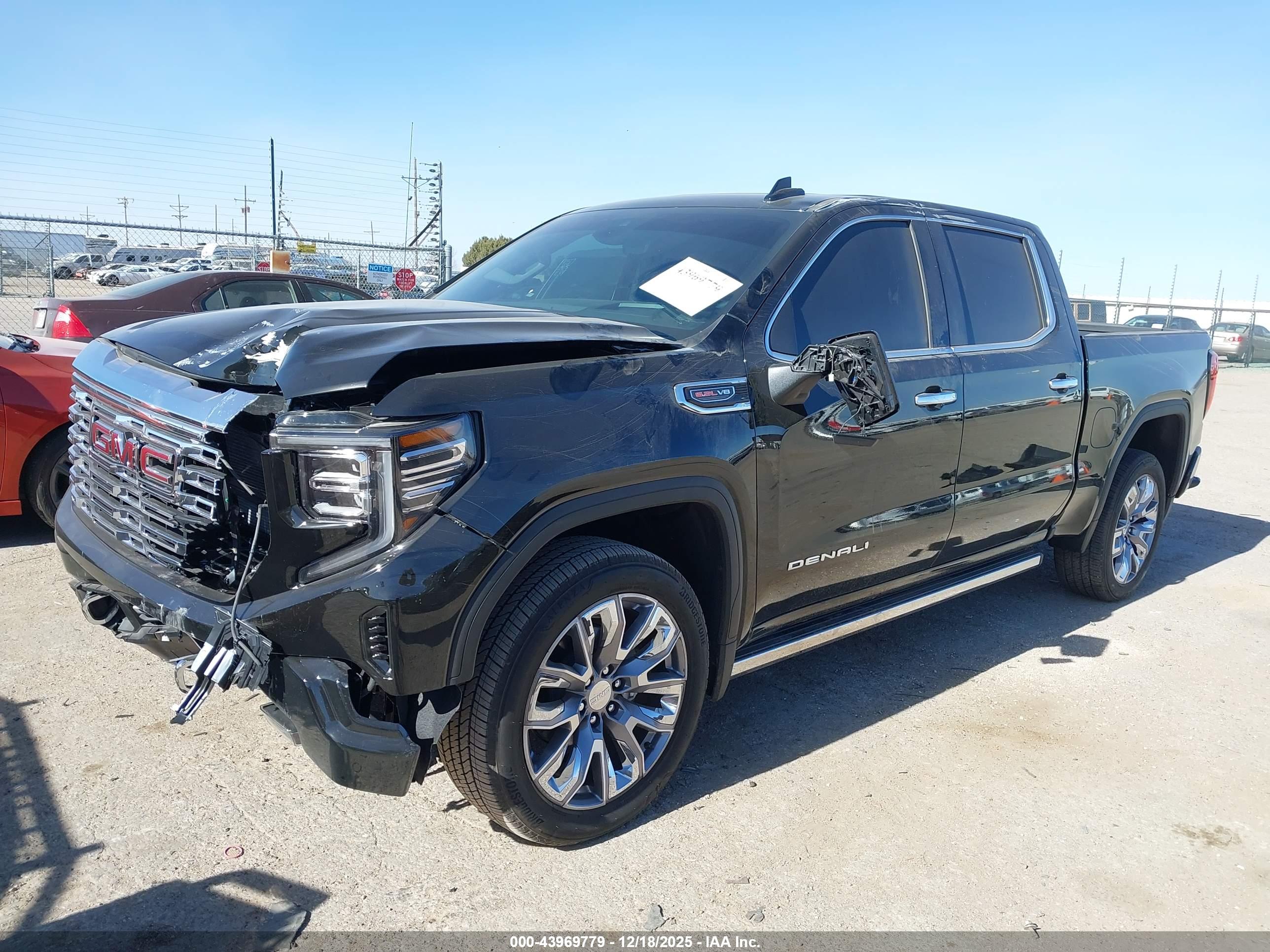 GMC SIERRA image 2