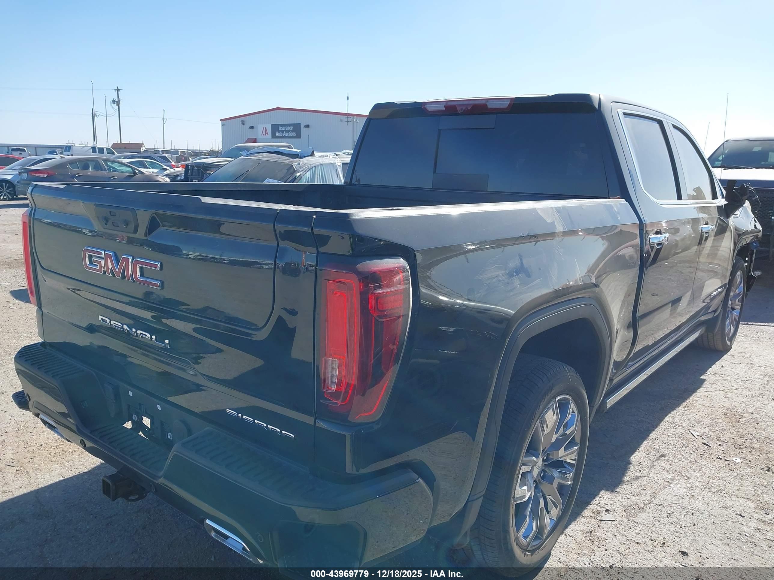 GMC SIERRA image 4