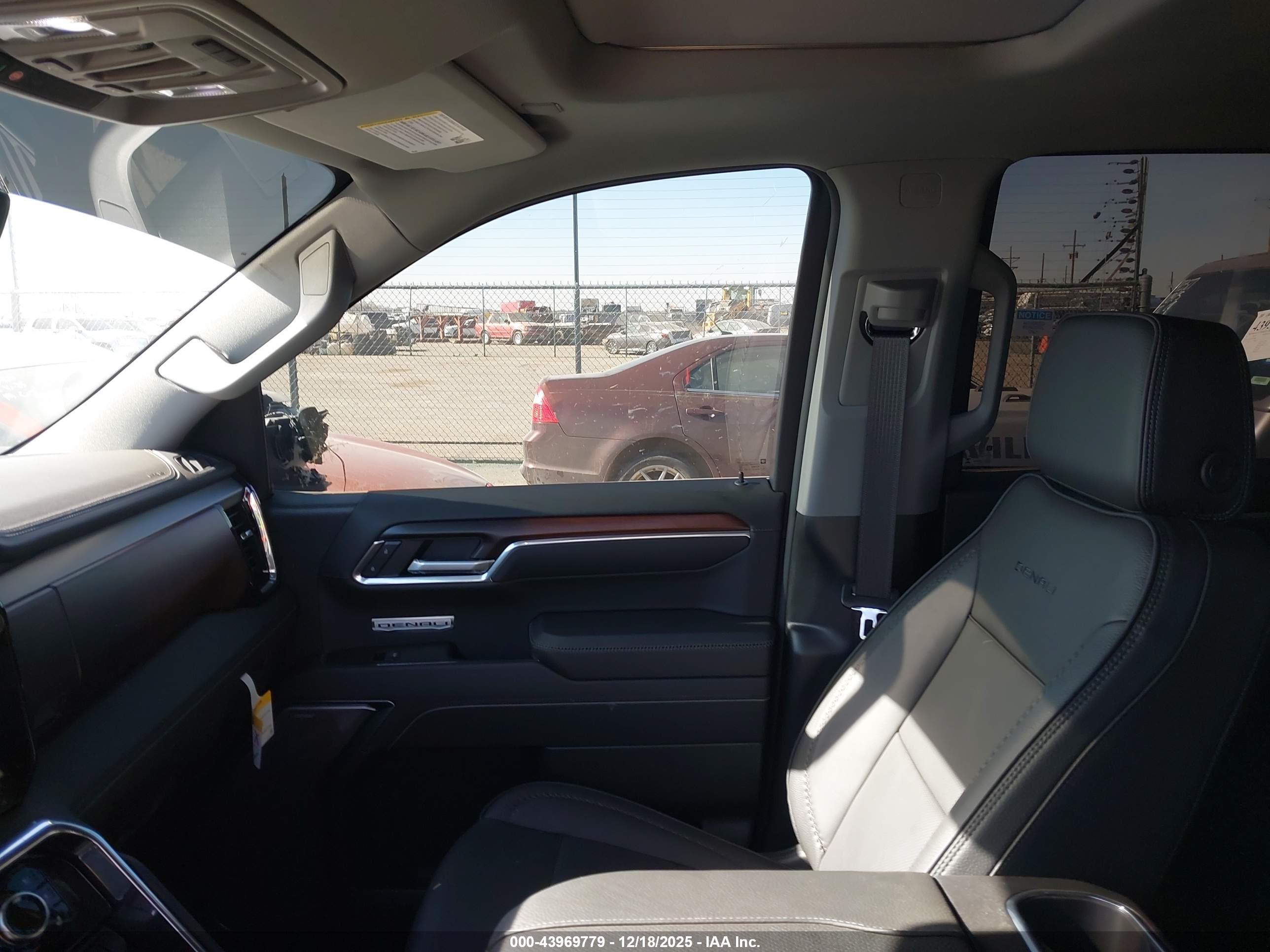 GMC SIERRA image 5