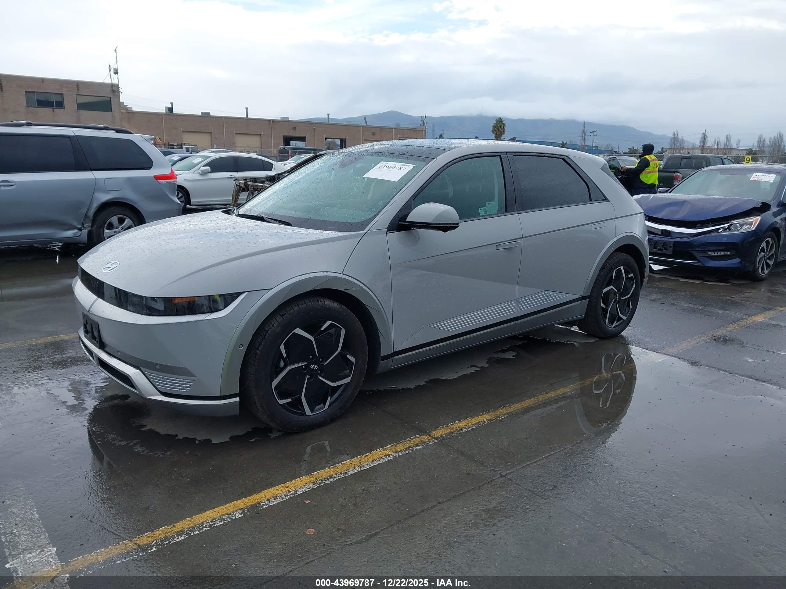 HYUNDAI IONIQ image 2