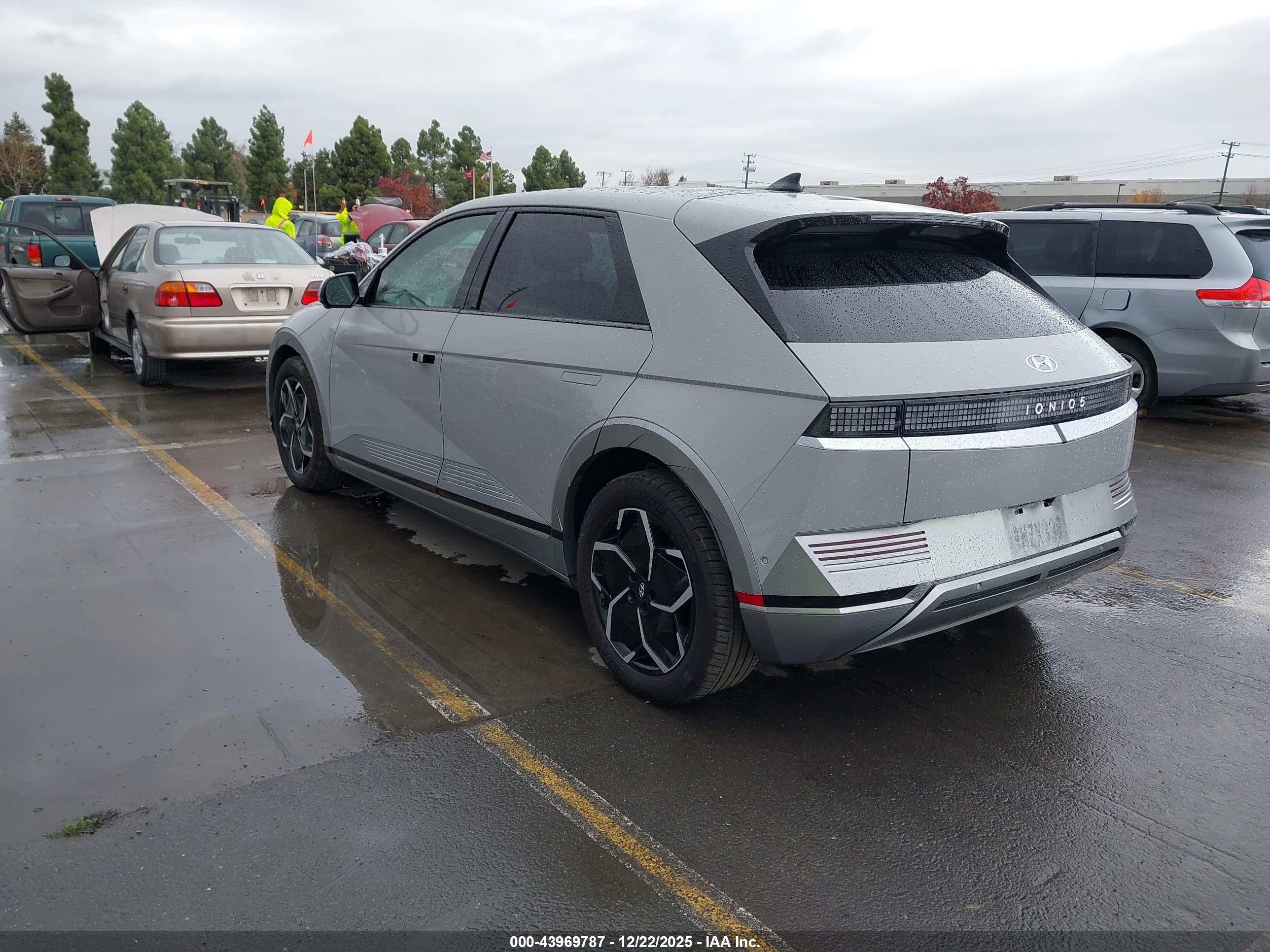HYUNDAI IONIQ image 3