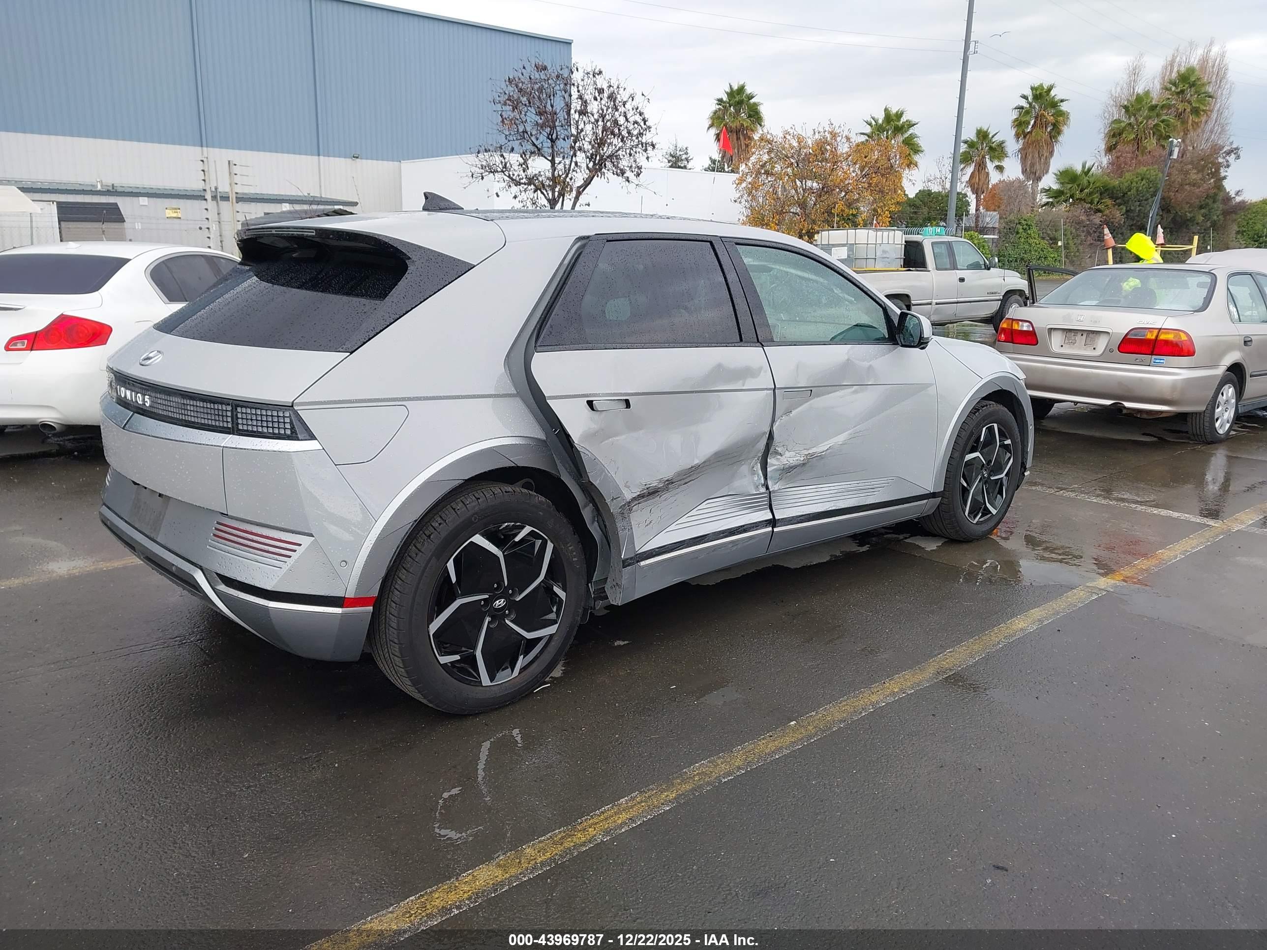 HYUNDAI IONIQ image 4
