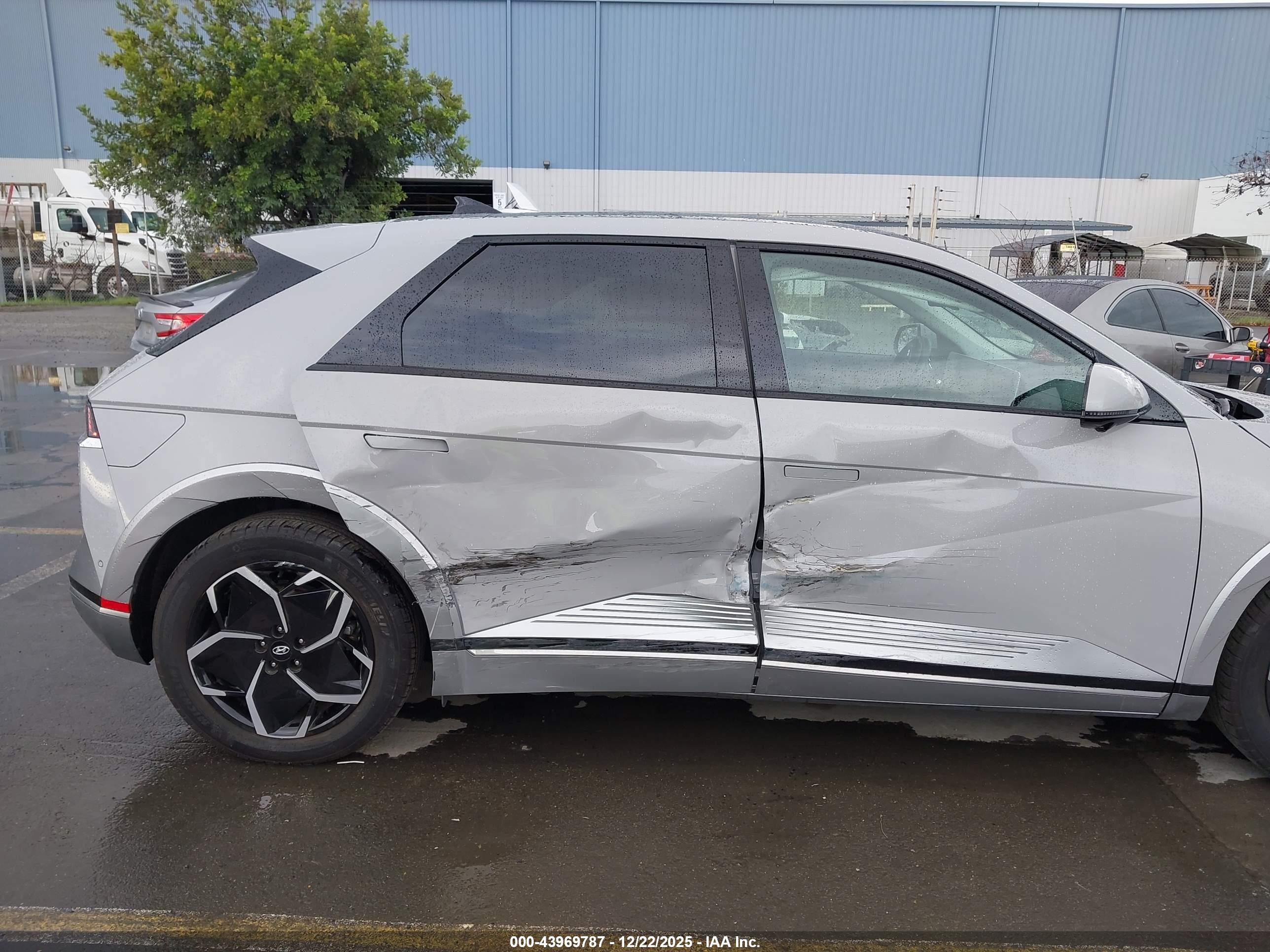 HYUNDAI IONIQ image 6