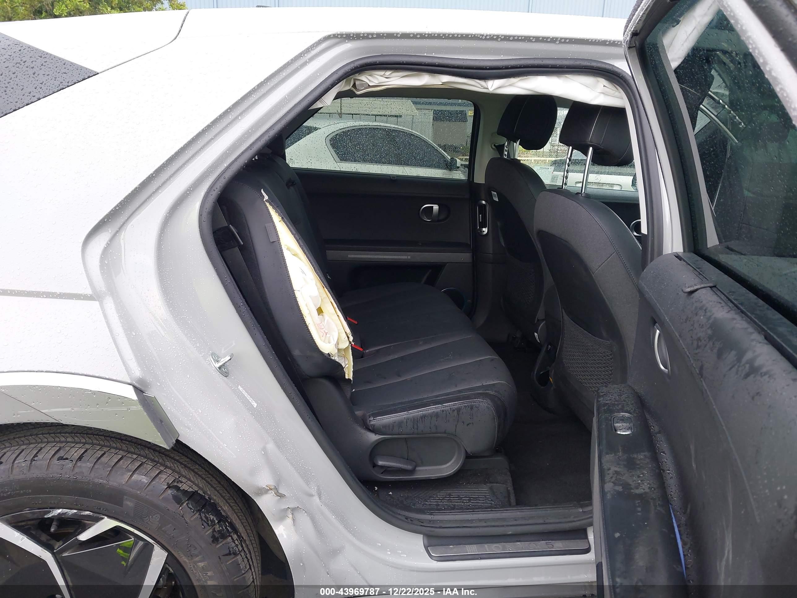 HYUNDAI IONIQ image 8
