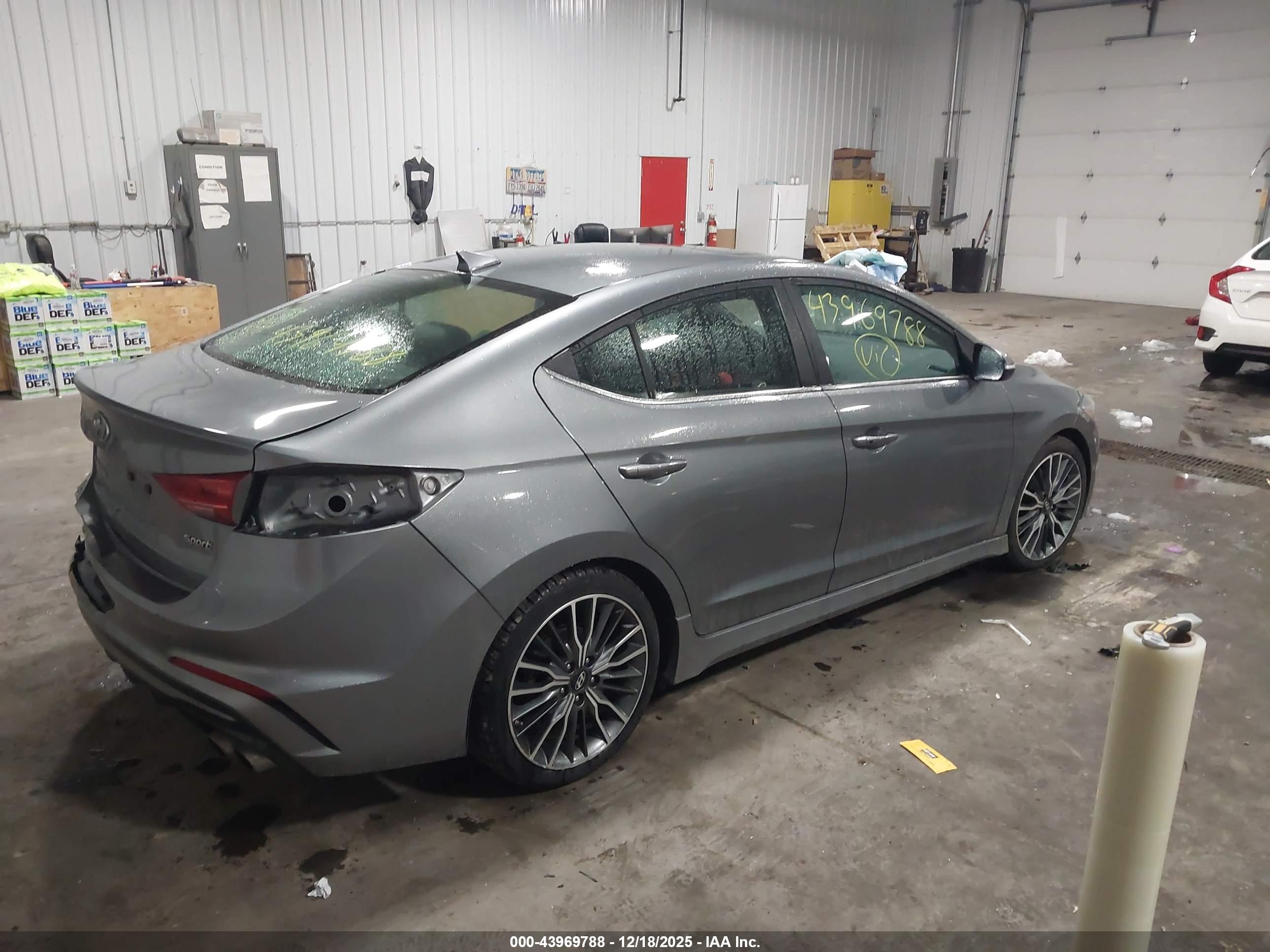 HYUNDAI ELANTRA image 4